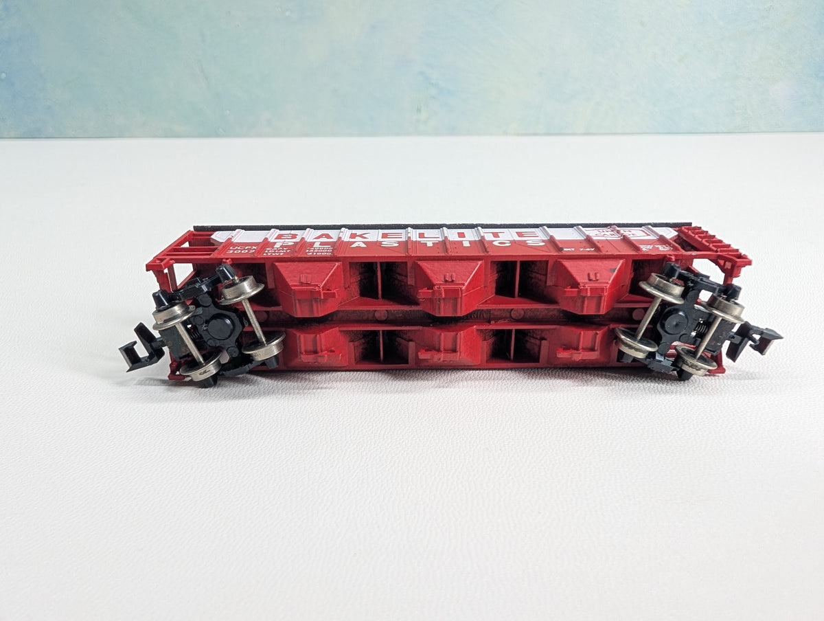 USED Postage Stamp Trains Aurora N Scale 47' Covered Hopper Bakelite Plastics UCPX #3002 Union Carbide