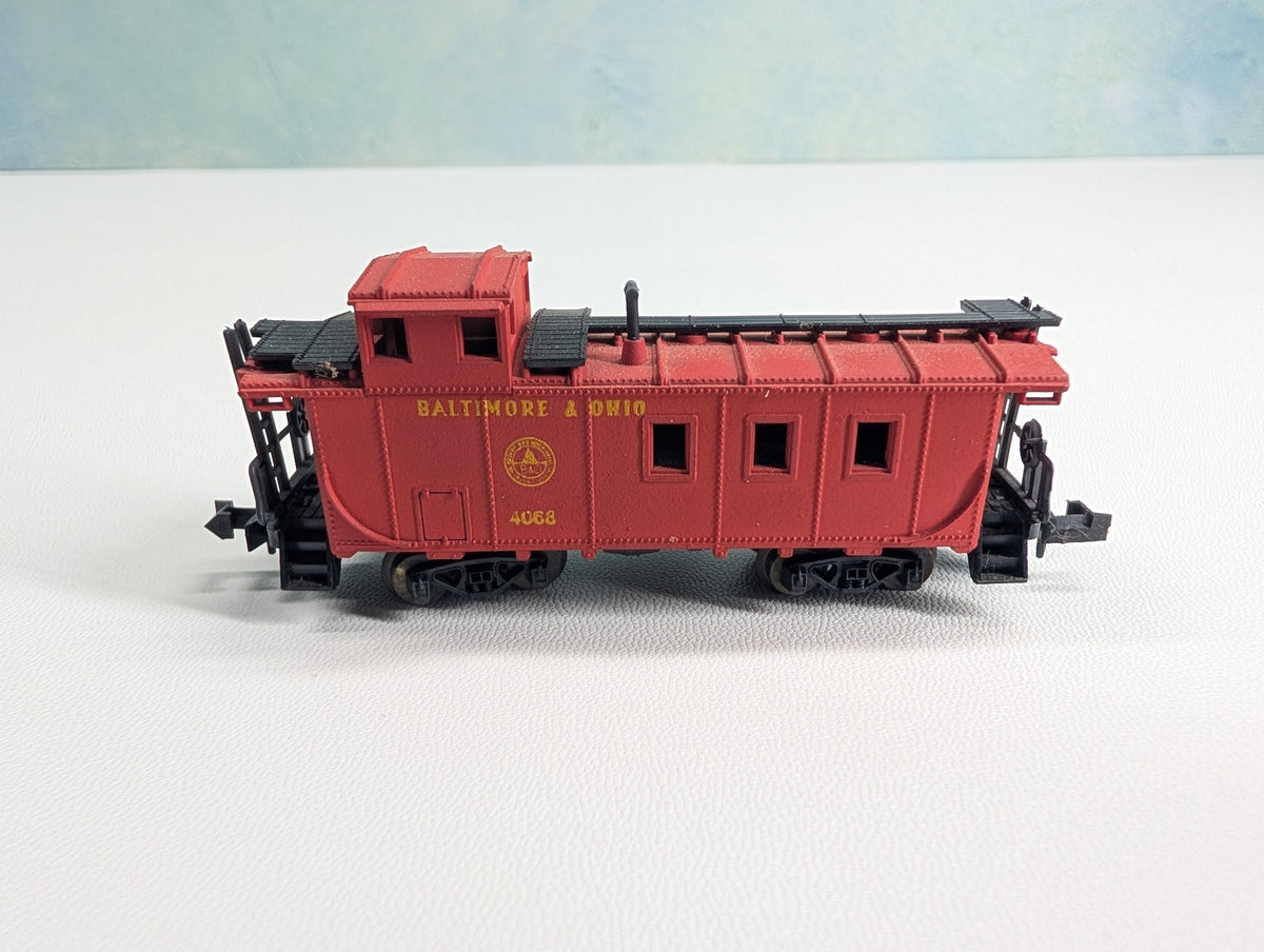 USED Postage Stamp Trains Aurora N Scale Caboose Baltimore and Ohio B&O #4068