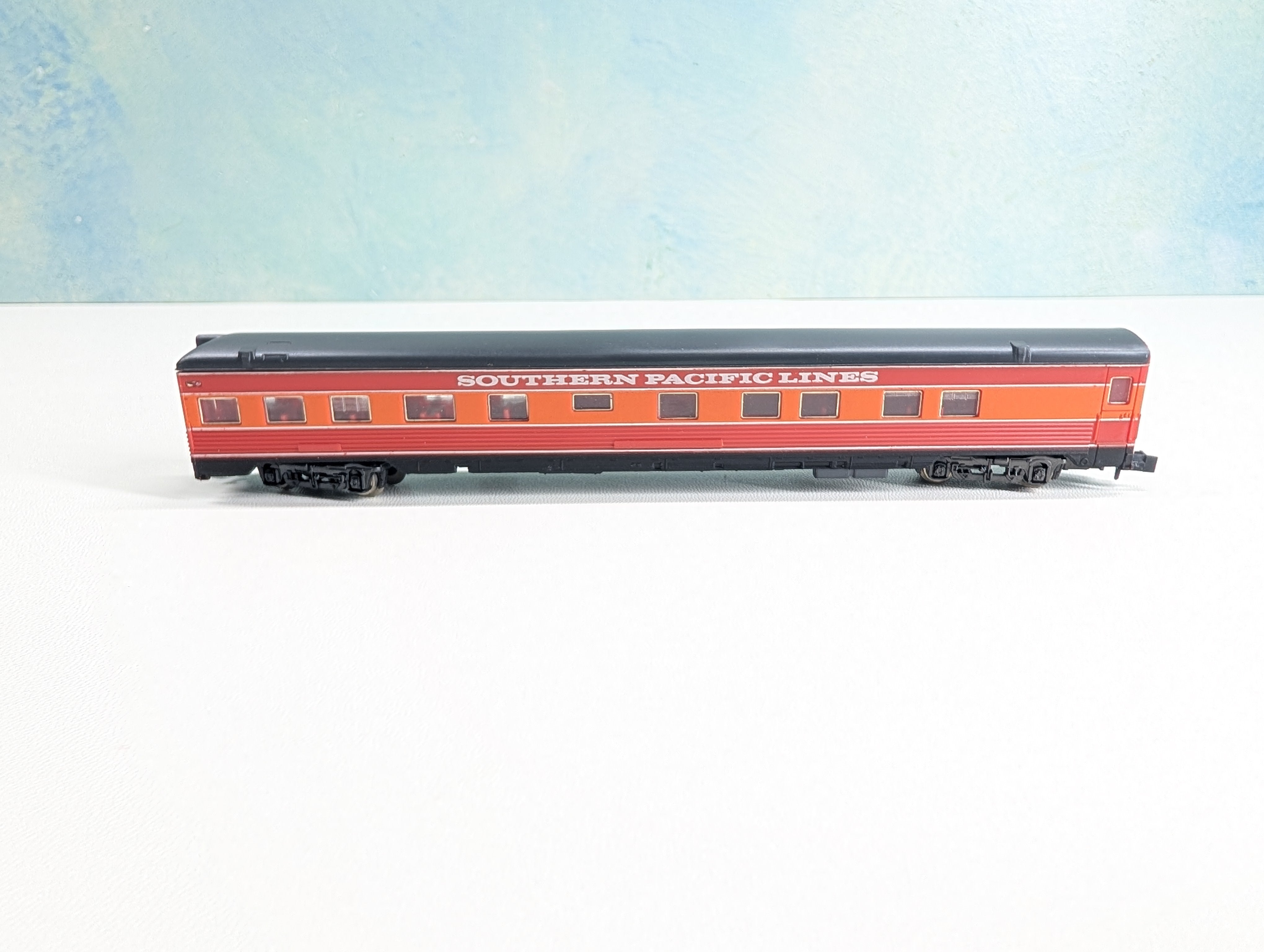 USED Con-Cor N Scale Passenger Car Southern Pacific Lines Daylight