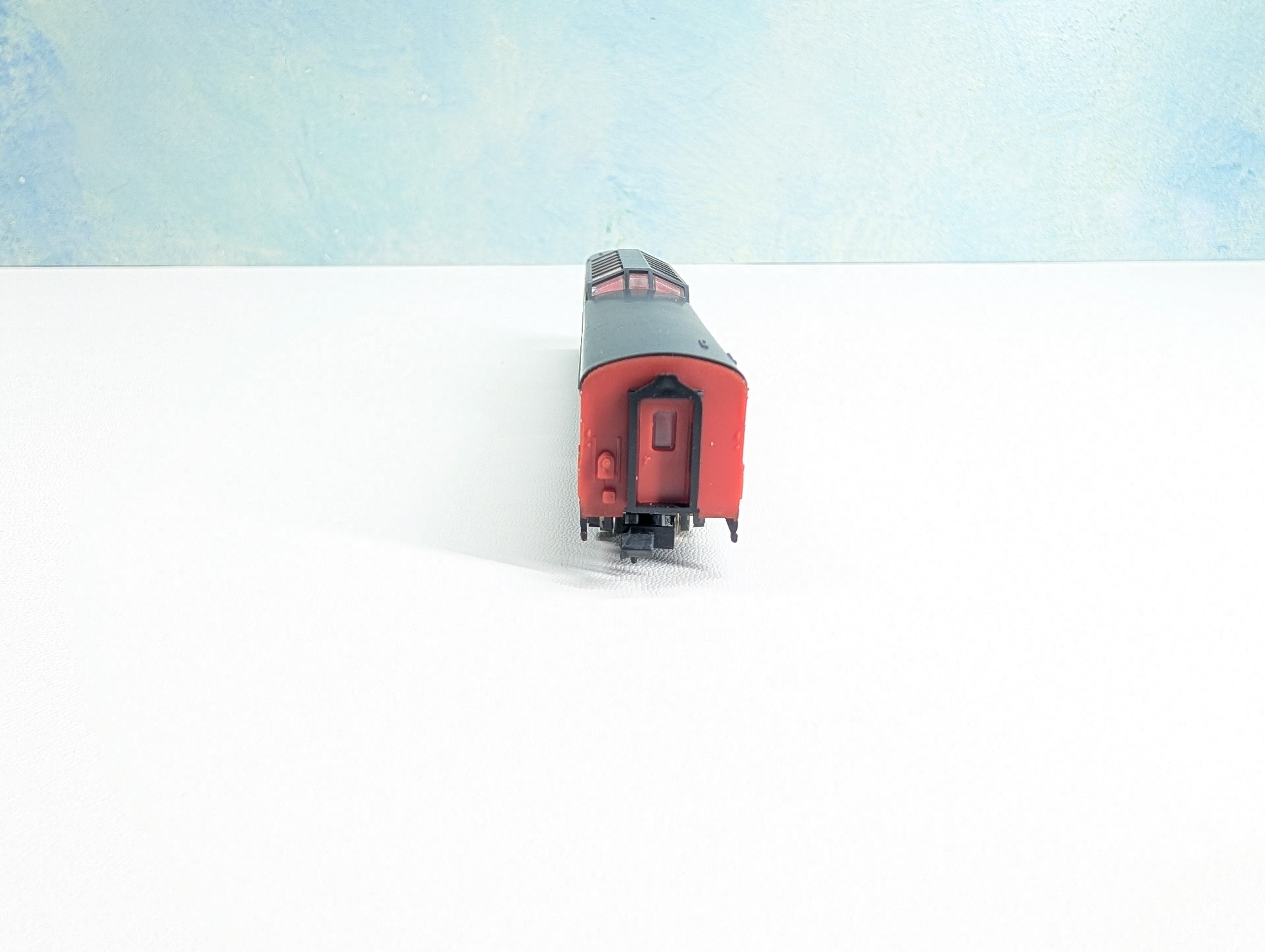 USED Con-Cor N Scale Dome Passenger Car Southern Pacific Lines Daylight