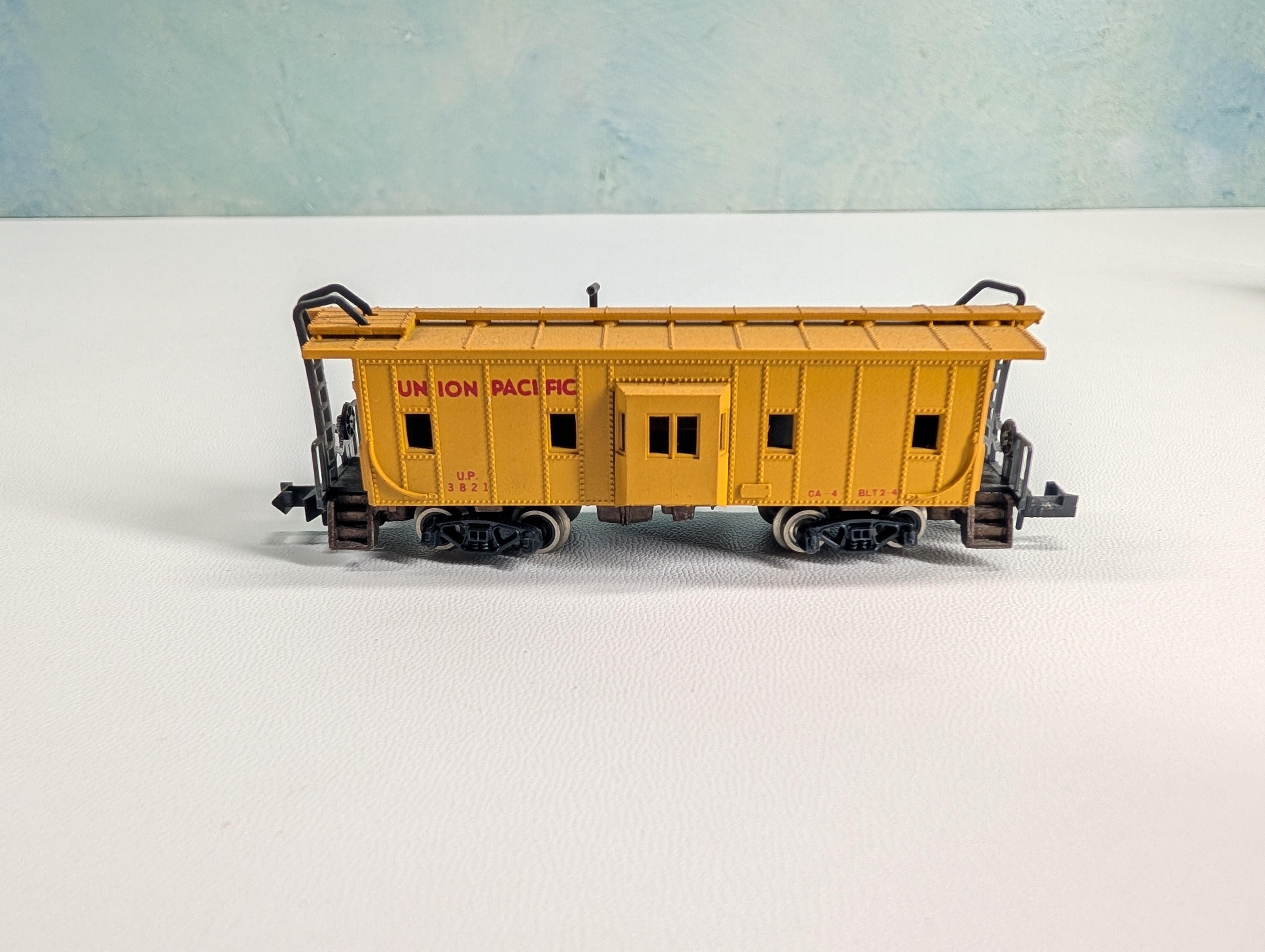 USED Con-Cor N Scale Bay Window Caboose Union Pacific UP #3821