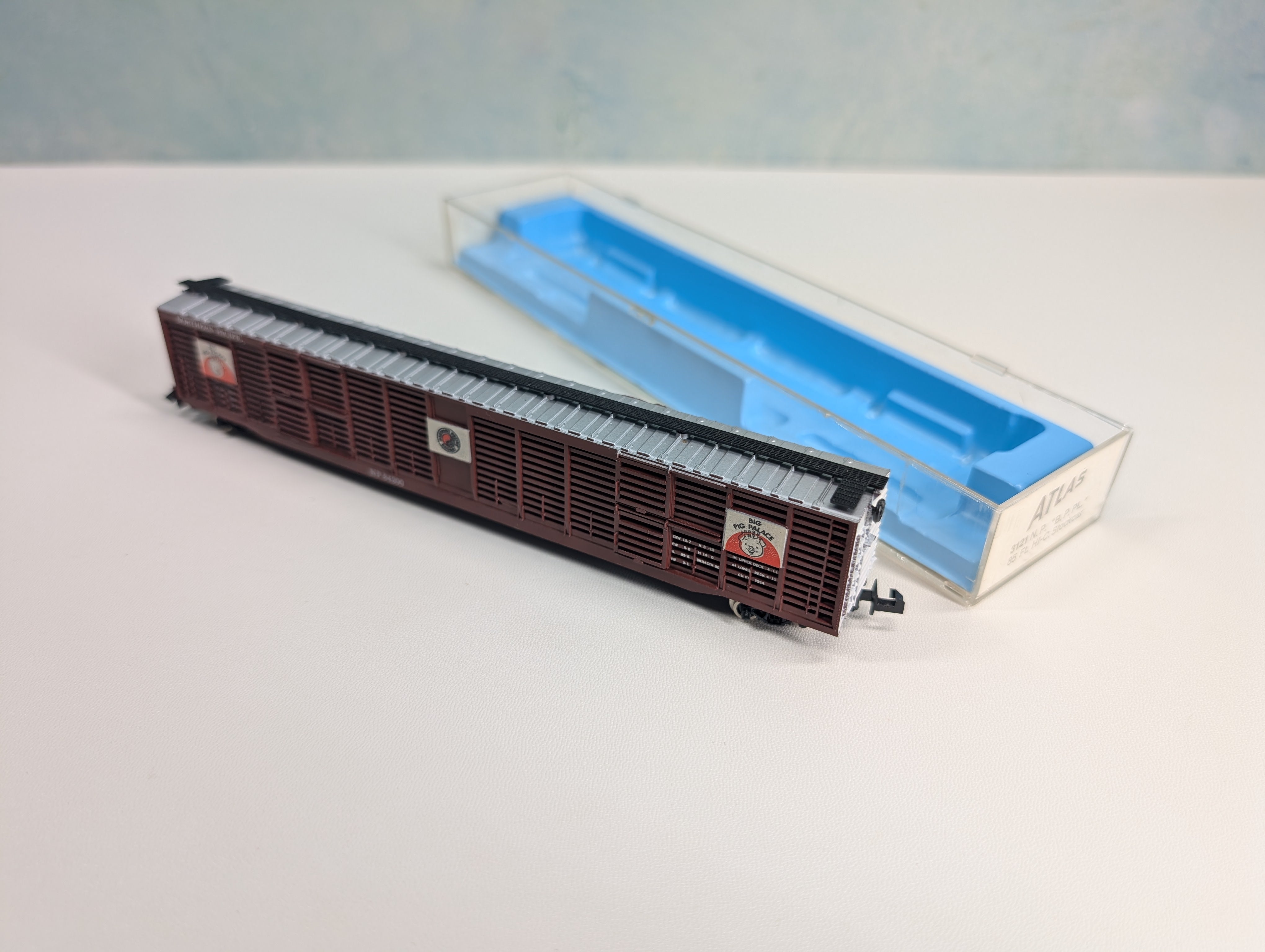 USED Atlas 3121 N Scale 85' HI-Cube Stock Car Northern Pacific NP #84200 Big Pig Palace