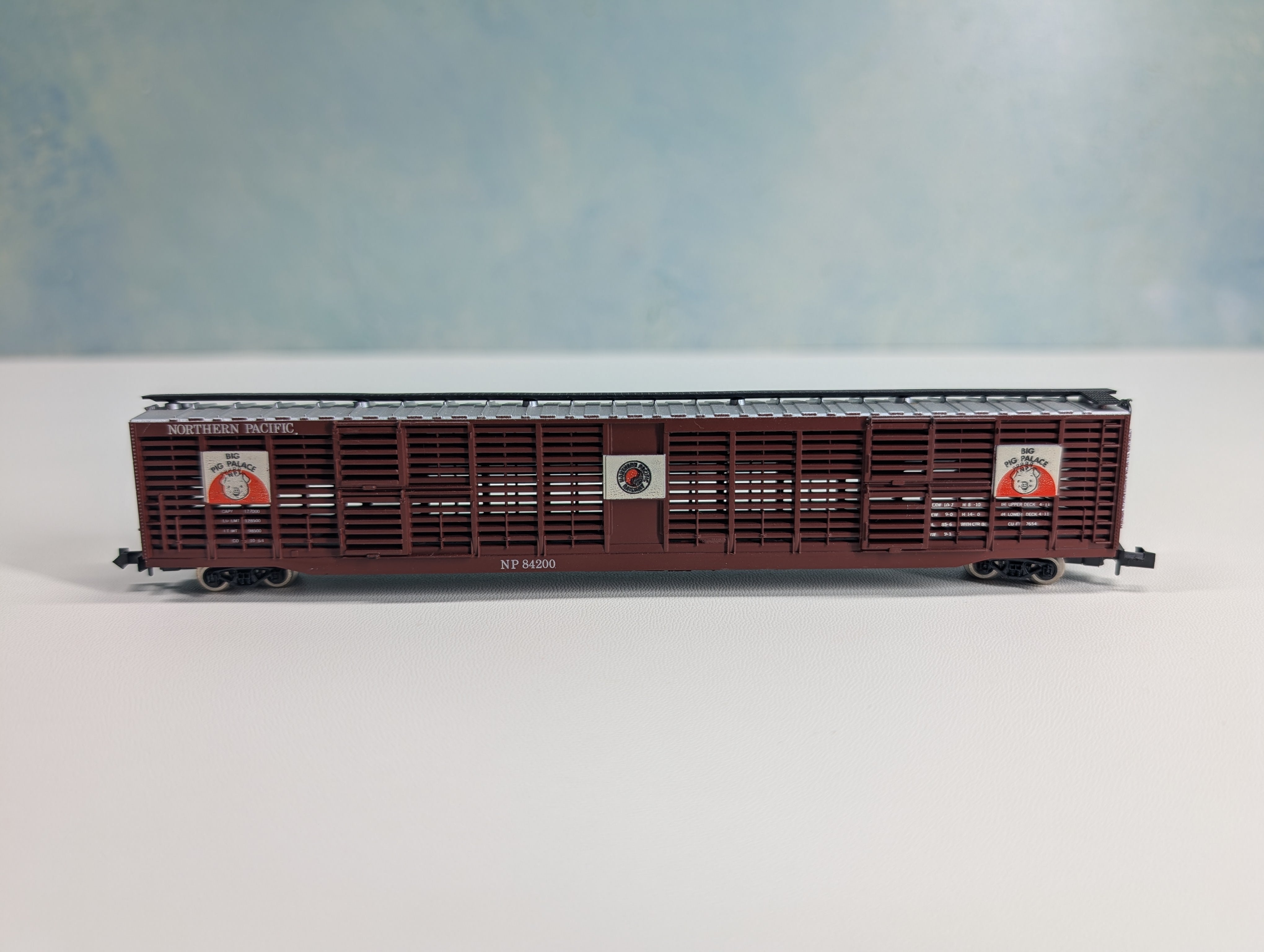 USED Atlas 3121 N Scale 85' HI-Cube Stock Car Northern Pacific NP #84200 Big Pig Palace