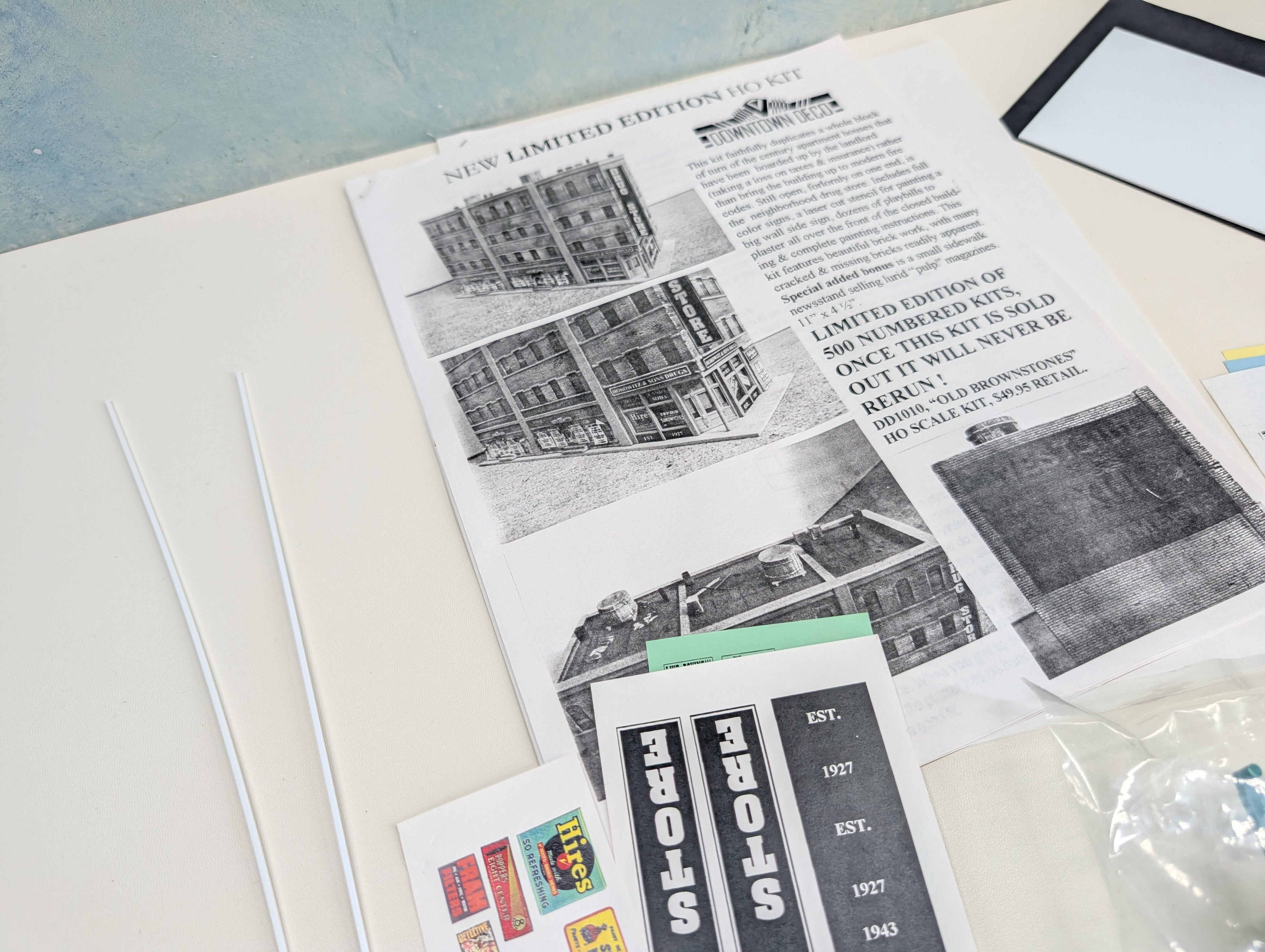 USED Downtown Deco 1010 HO Scale Old Brownstones KIT