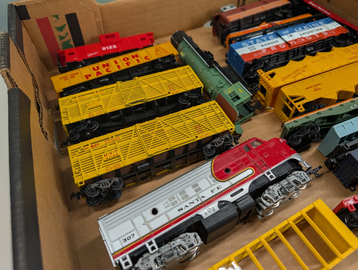 USED HO Scale Lot of Parts/Repairs Box Cars, Locomotive, Hoppers +more