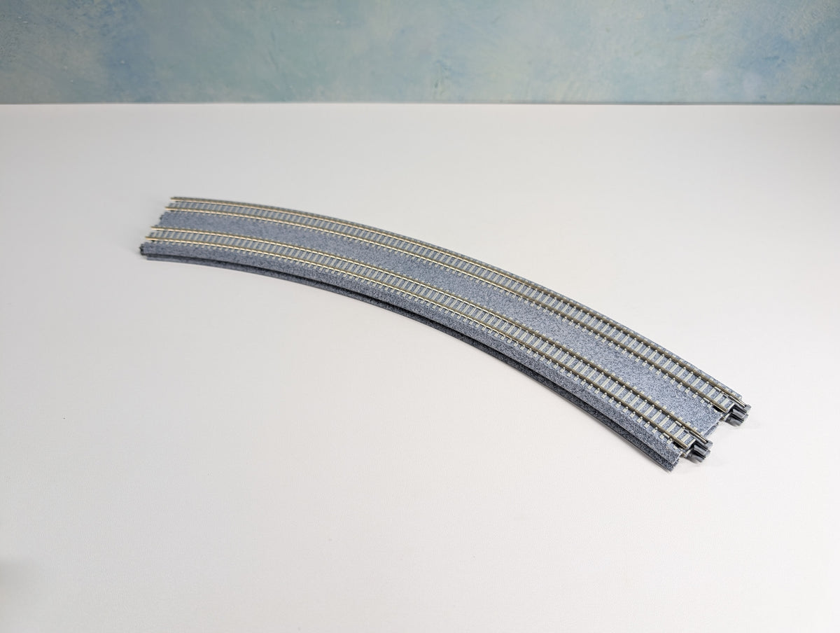 USED KATO 20-185 N Scale Concrete Tie Double Track (480/447mm, 18 7/8" - 17 5/8" 45R) Curve Unitrack, Code 80 (2 pcs)