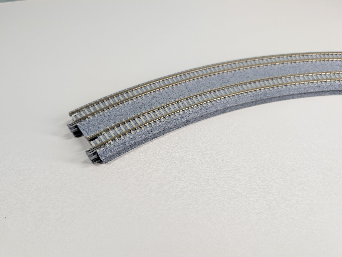 USED KATO 20-181 N Scale Concrete Tie Double Track Superelevated Curve (414/381mm, 19"/15") 45R Unitrack, Code 80 (2 pcs)