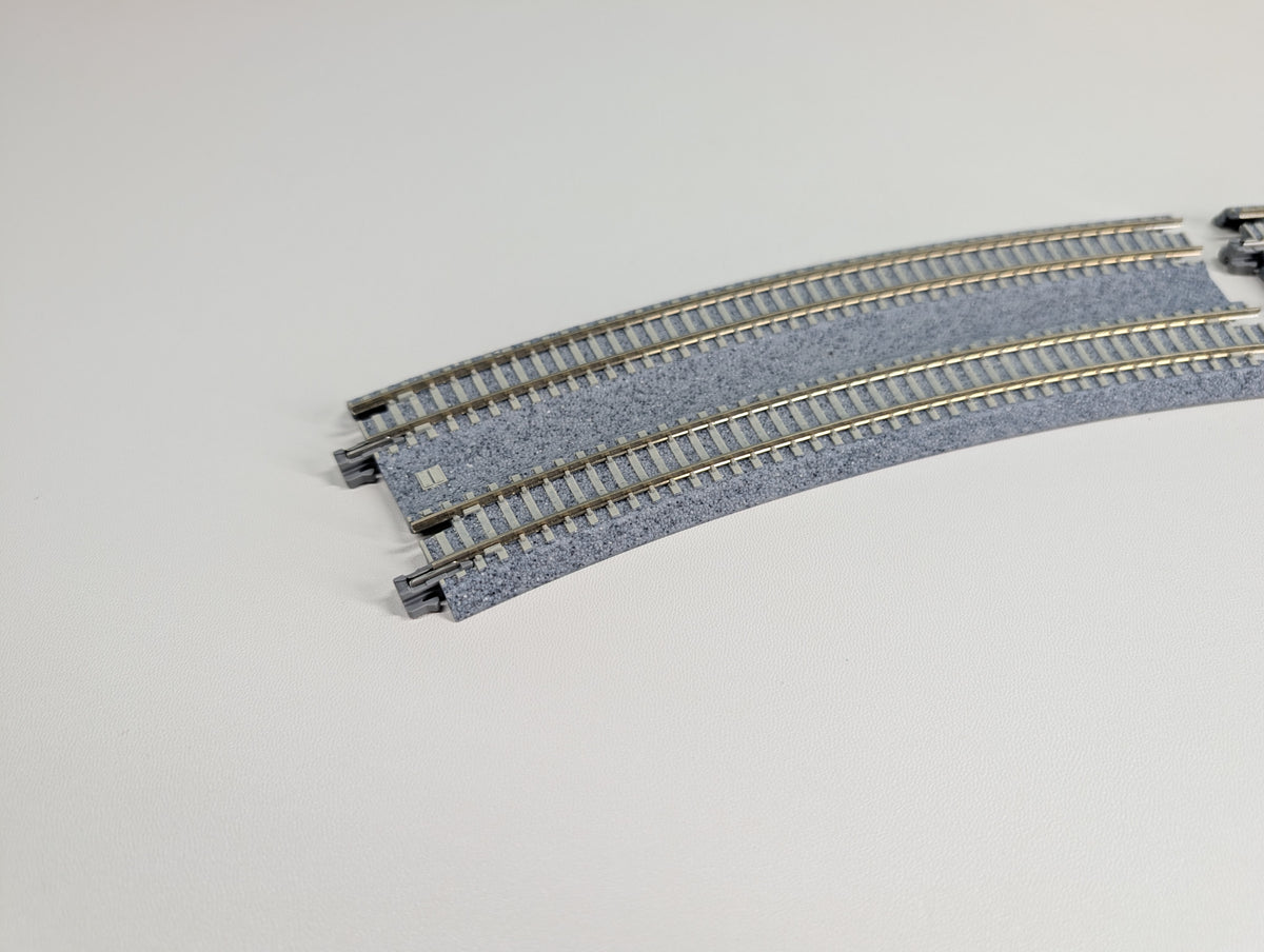 USED KATO 20-186 N Scale Concrete Tie Double Track Superelevated Easement Curve L&R (480/447mm, 18 7/8" - 17 5/8") Unitrack, Code 80 (2 pcs)