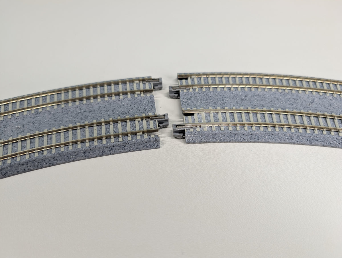 USED KATO 20-182 N Scale Concrete Tie Double Track Superelevated Easement Curve L&R (414/381mm, 19"/15") 45R Unitrack, Code 80 (2 pcs)