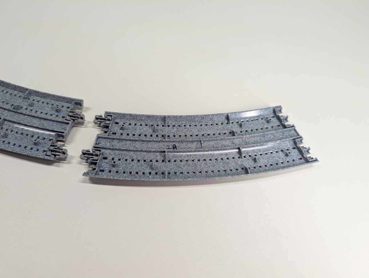 USED KATO 20-182 N Scale Concrete Tie Double Track Superelevated Easement Curve L&R (414/381mm, 19"/15") 45R Unitrack, Code 80 (2 pcs)