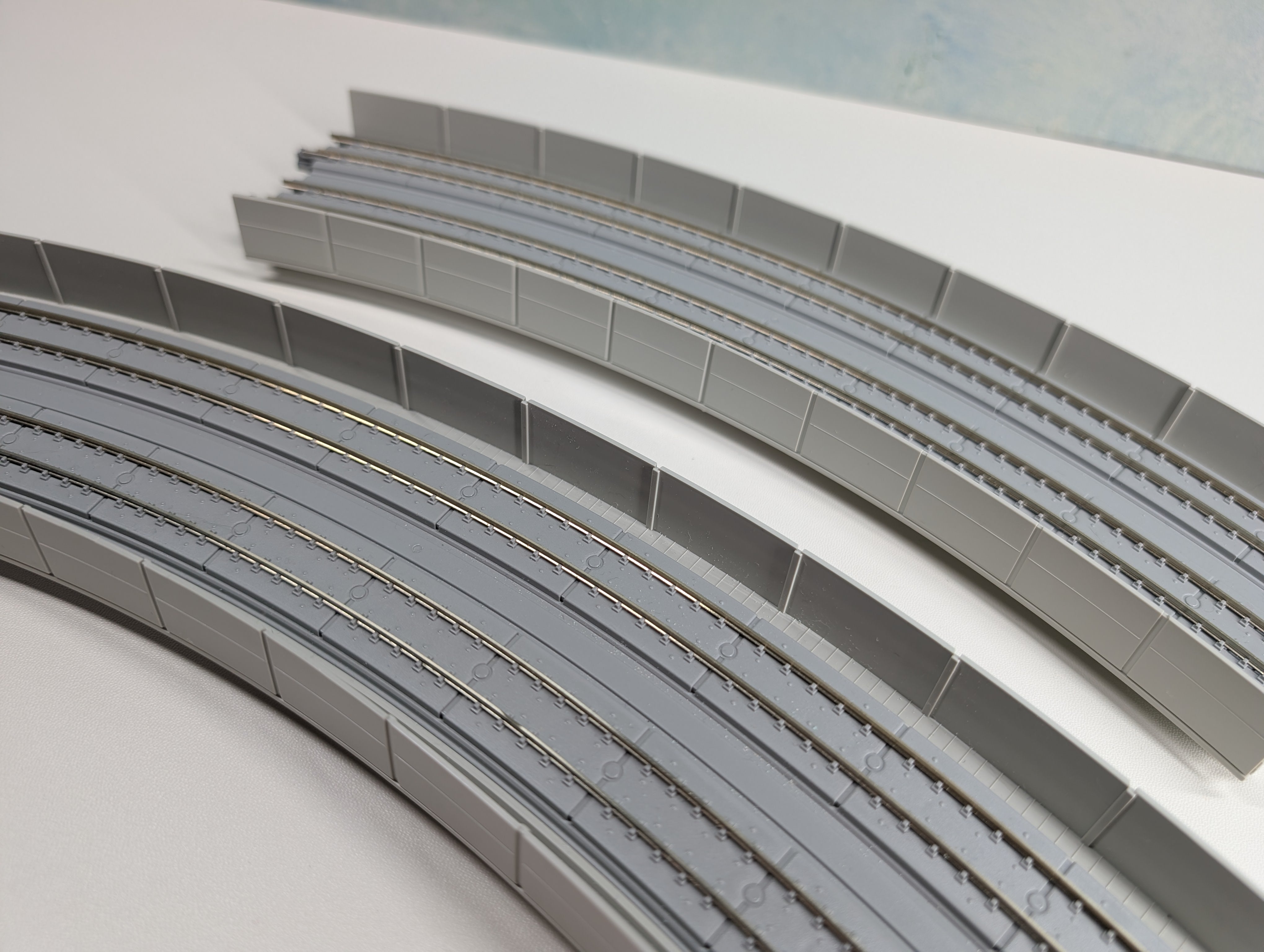 USED KATO 20-544 N Scale Concrete Tie Double Viaduct Track Superelevated Curve (414/381mm, 16 5/16"/15") 45R Unitrack, Code 80 (2 pcs)