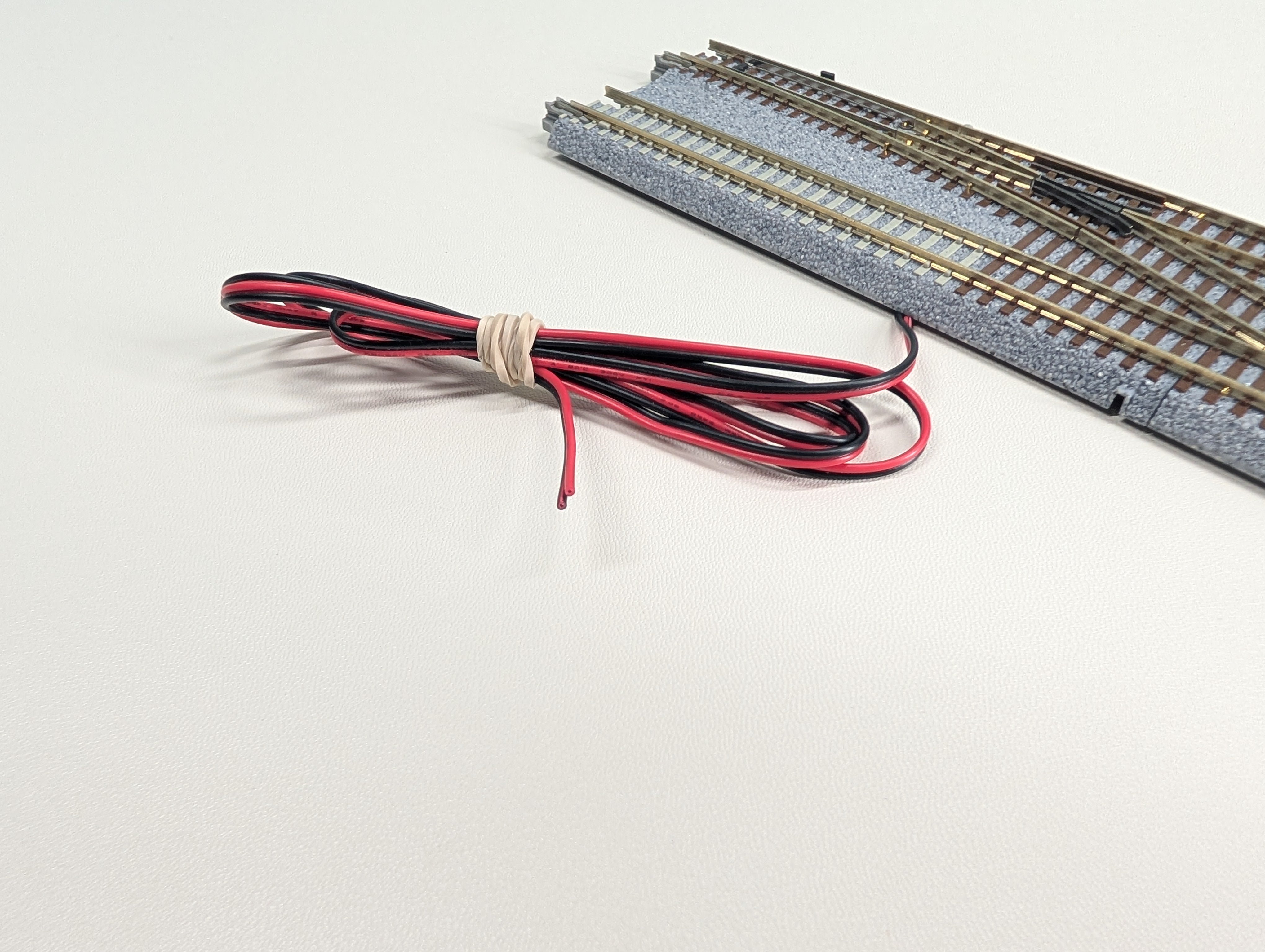 USED KATO 20-231 N Scale Concrete Tie Double Track #4 Single Crossover Turnout (248mm, 9 3/4") RH Unitrack, Code 80