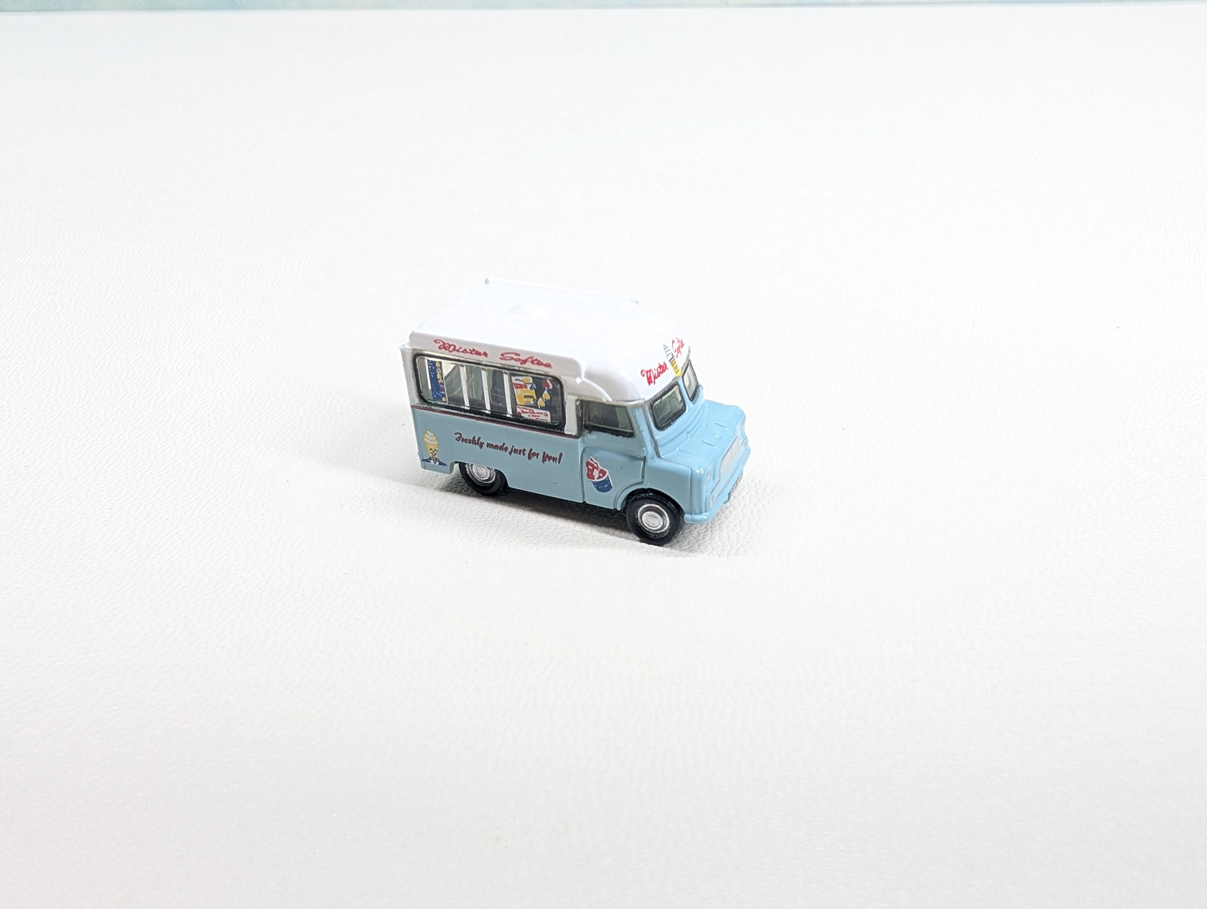 USED Oxford Diecast N Scale Mister Softee Ice Cream Truck