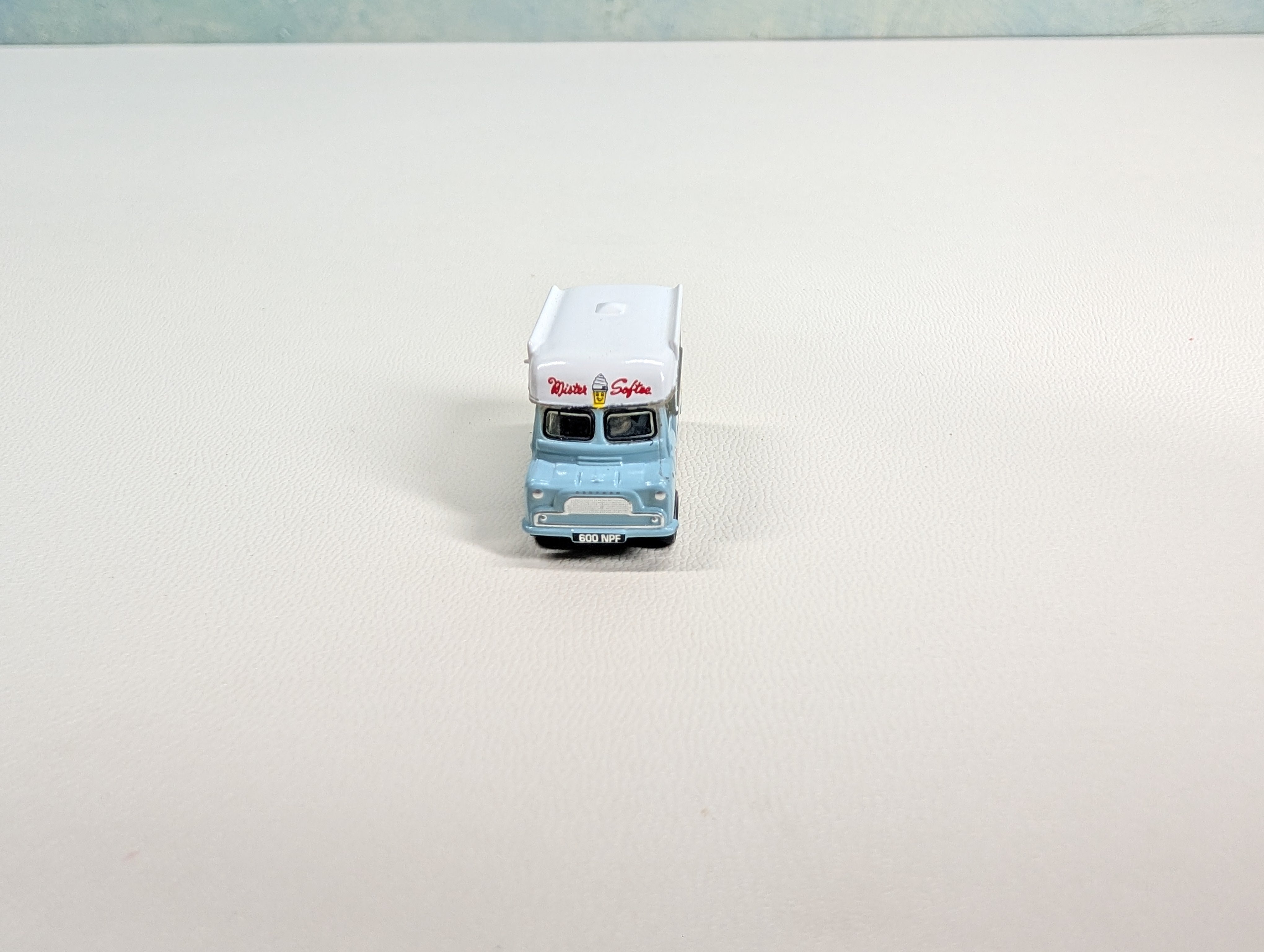 USED Oxford Diecast N Scale Mister Softee Ice Cream Truck