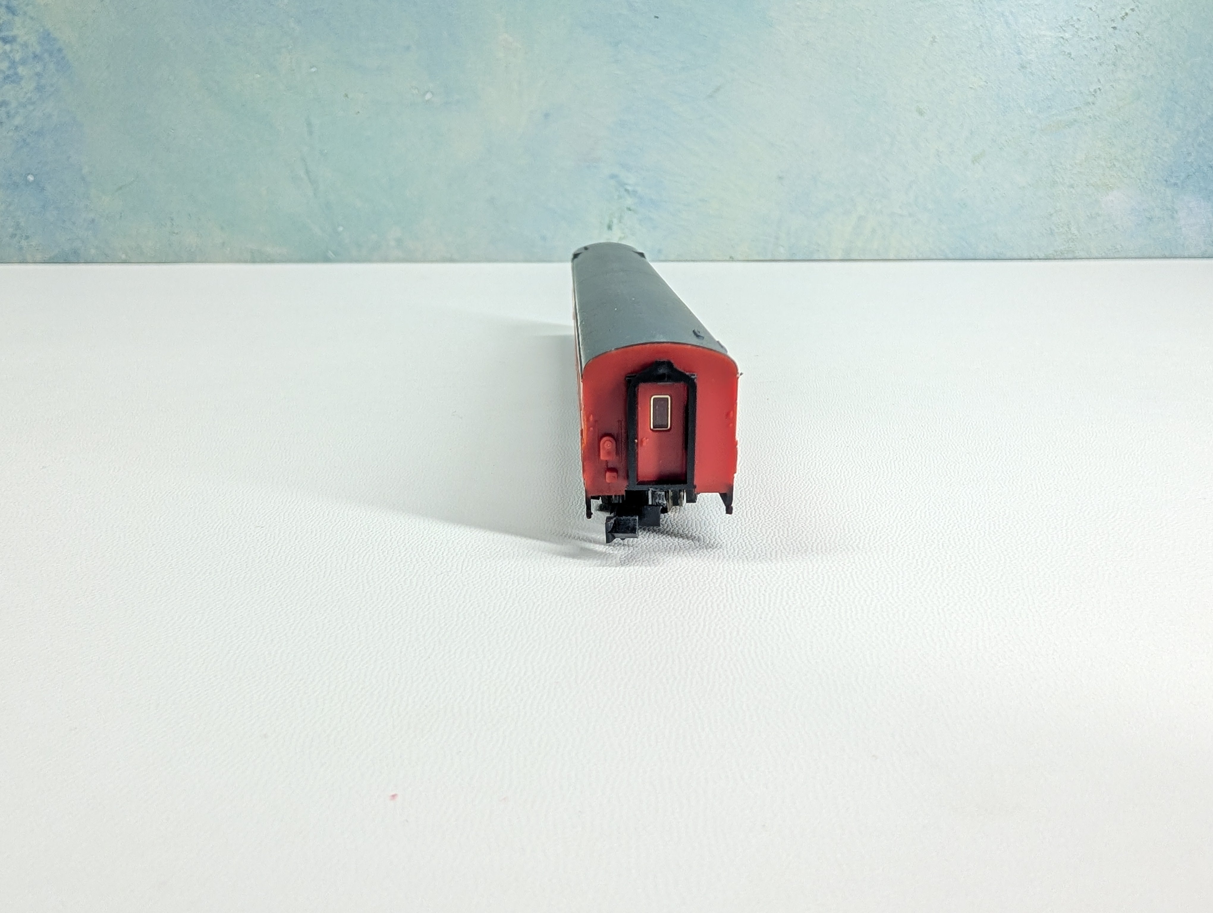 USED Con-Cor N Scale Passenger Car Southern Pacific Lines Daylight