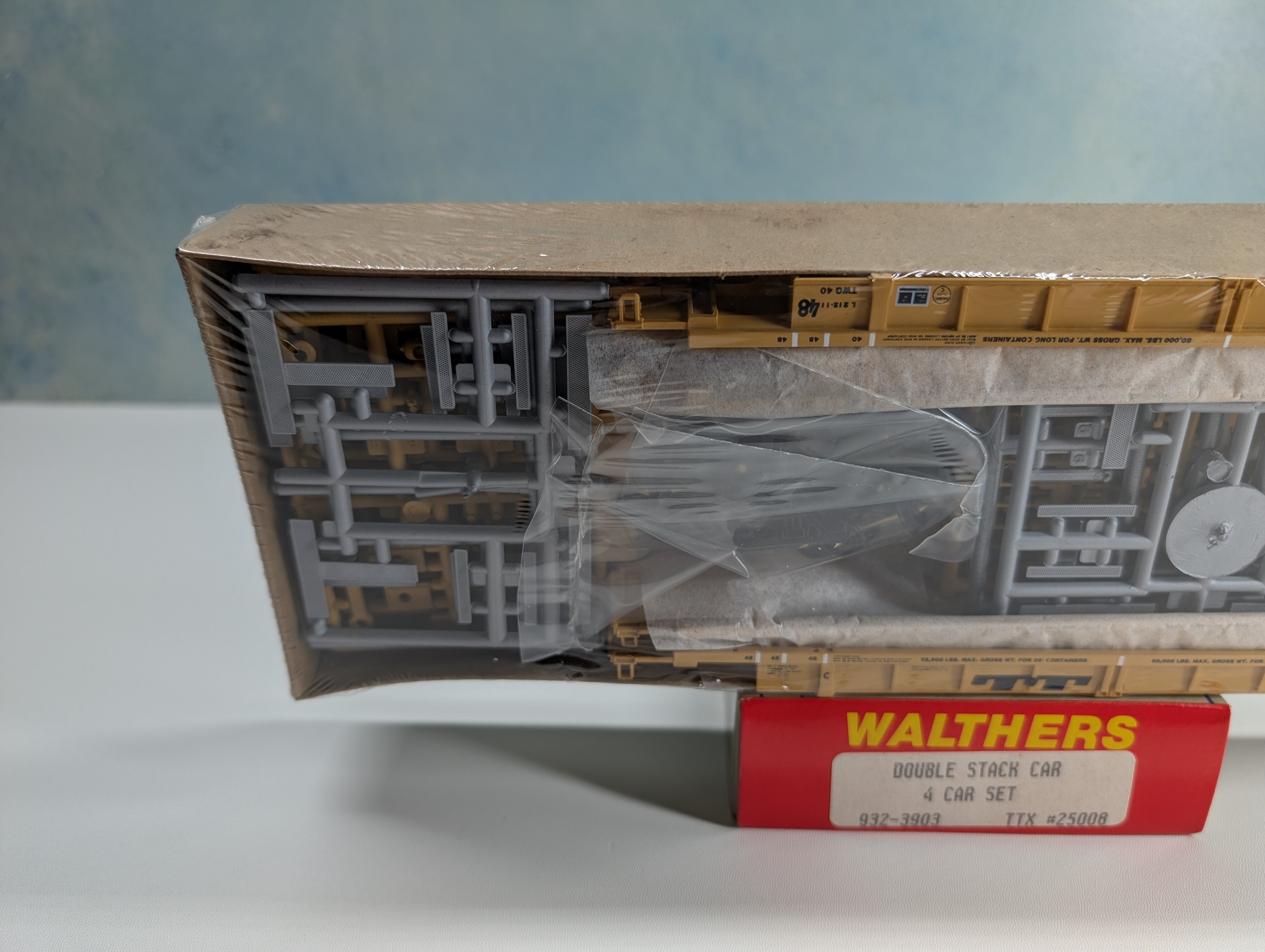 USED Walthers 932-3903 HO Scale 4 Unit Double Stack Car Trailer Train DTTX #25008 Sealed KIT