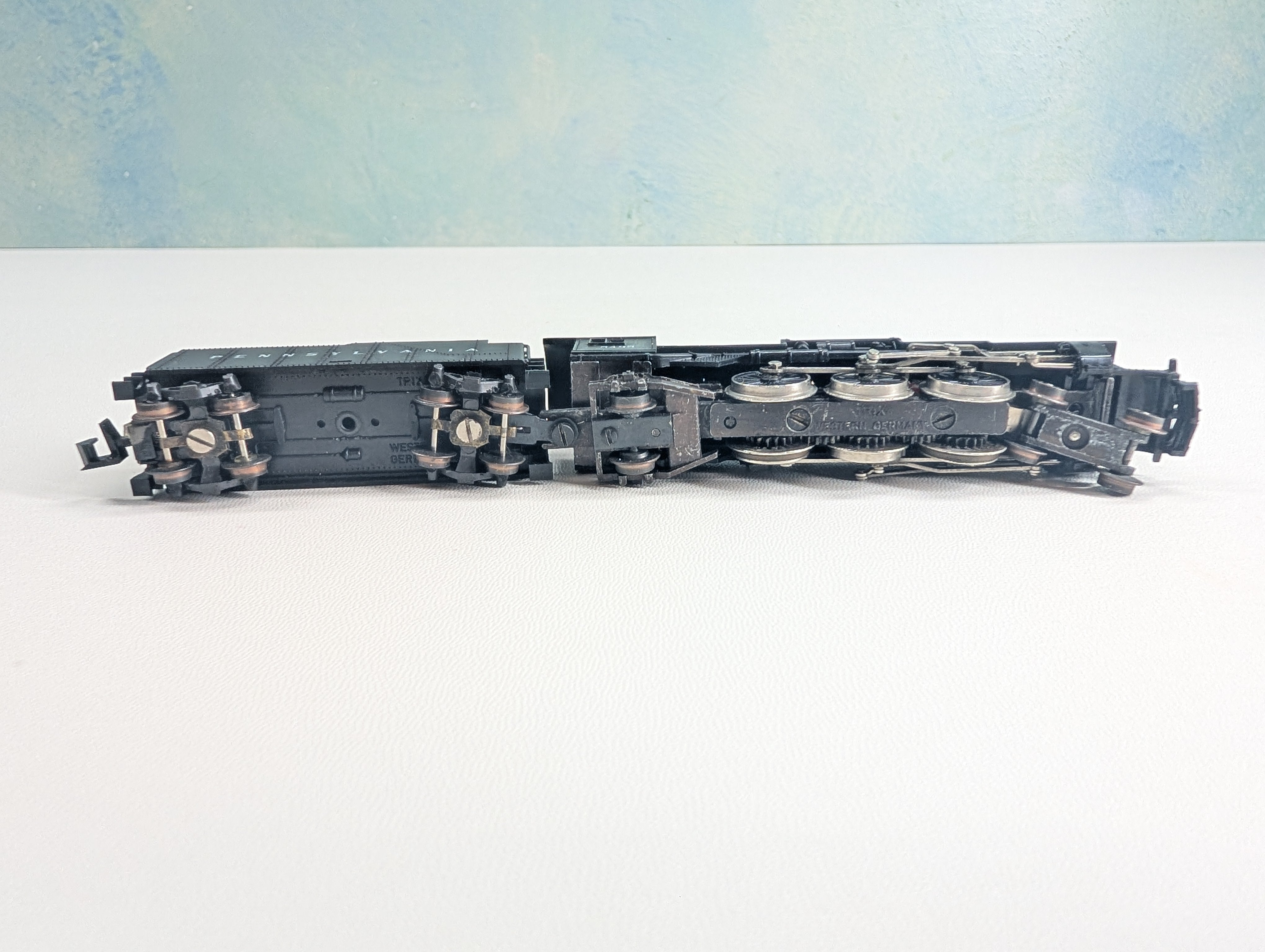 USED Trix N Scale 4-6-2 Steam Engine w/ Tender Pennsylvania #5495 Parts/Repairs