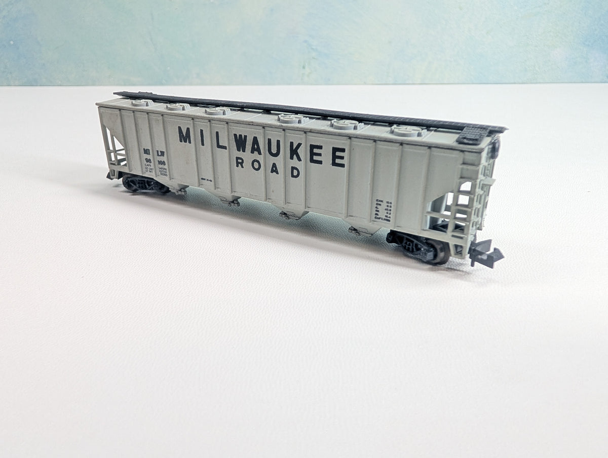 USED AHM N Scale Covered Hopper Milwaukee Road MILW #96108