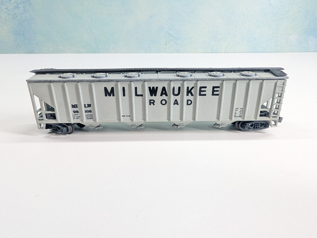 USED AHM N Scale Covered Hopper Milwaukee Road MILW #96108