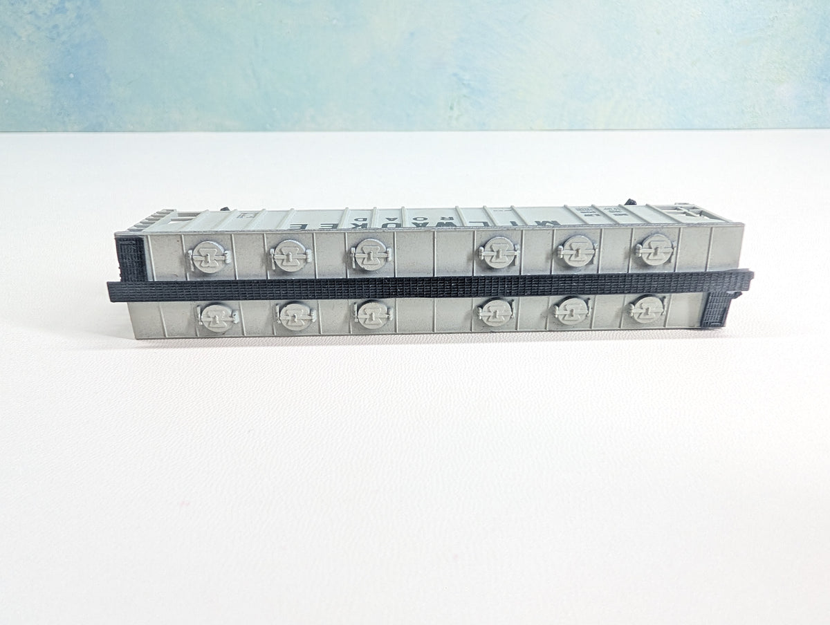 USED AHM N Scale Covered Hopper Milwaukee Road MILW #96108