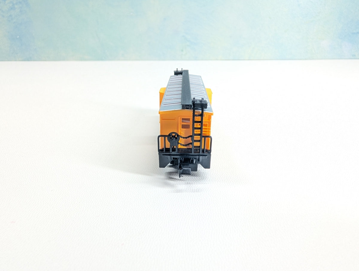 USED Model Power 3121 N Scale Bay Window Caboose Chessie System C&O #3358