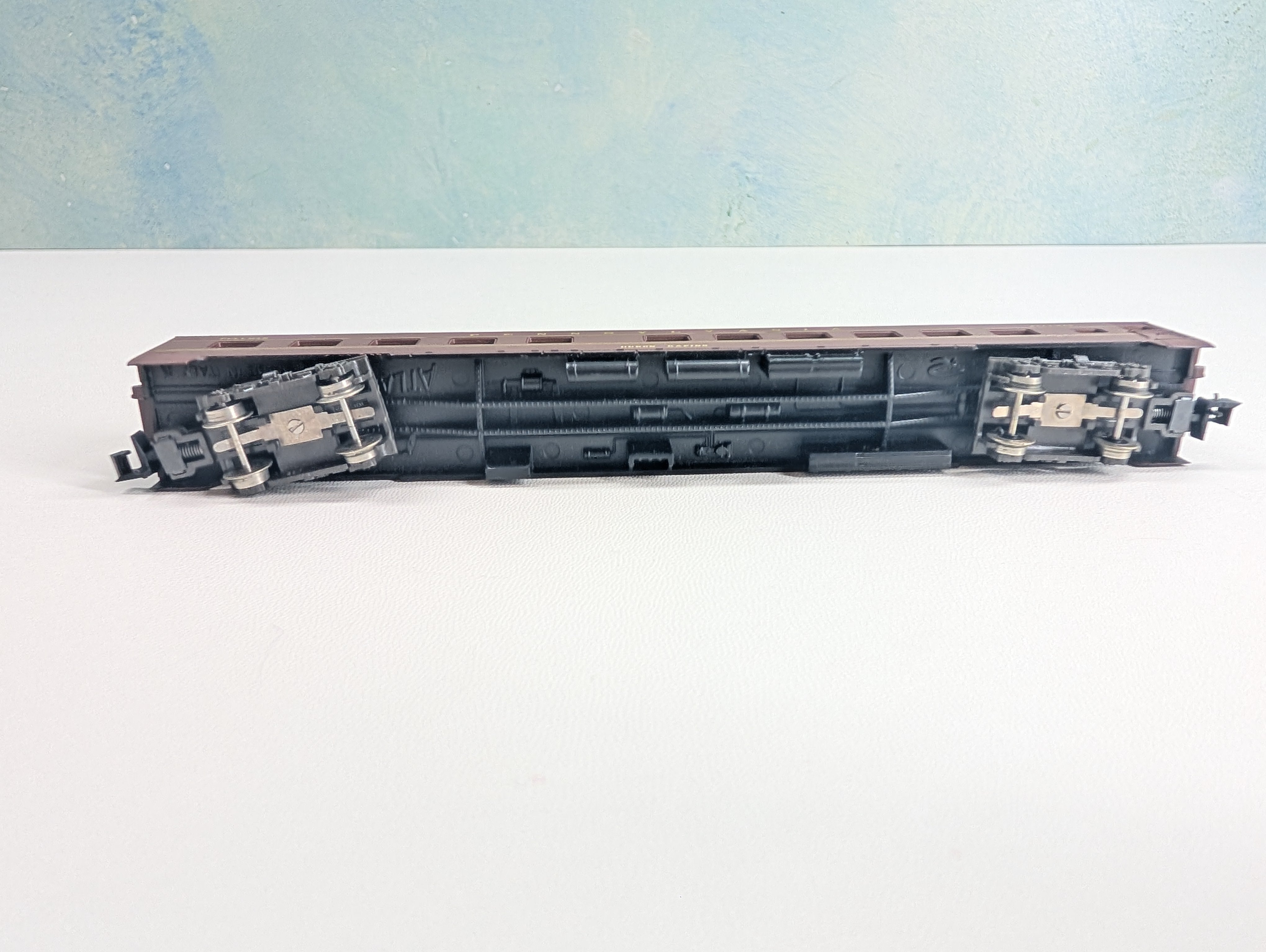 USED Atlas N Scale Roomette Passenger Car Pennsylvania Pullman Huron Rapids