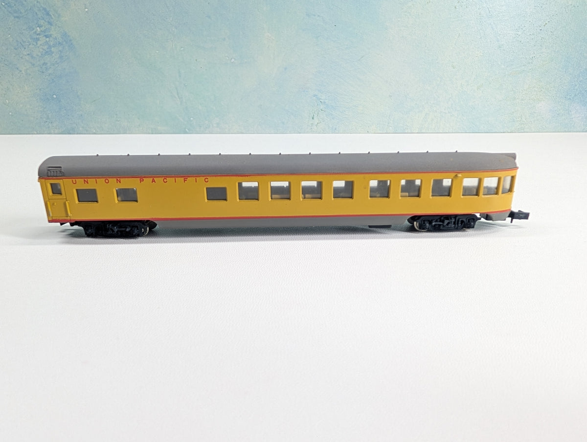 USED Con-Cor N Scale Smoothside OBS Passenger Car Union Pacific