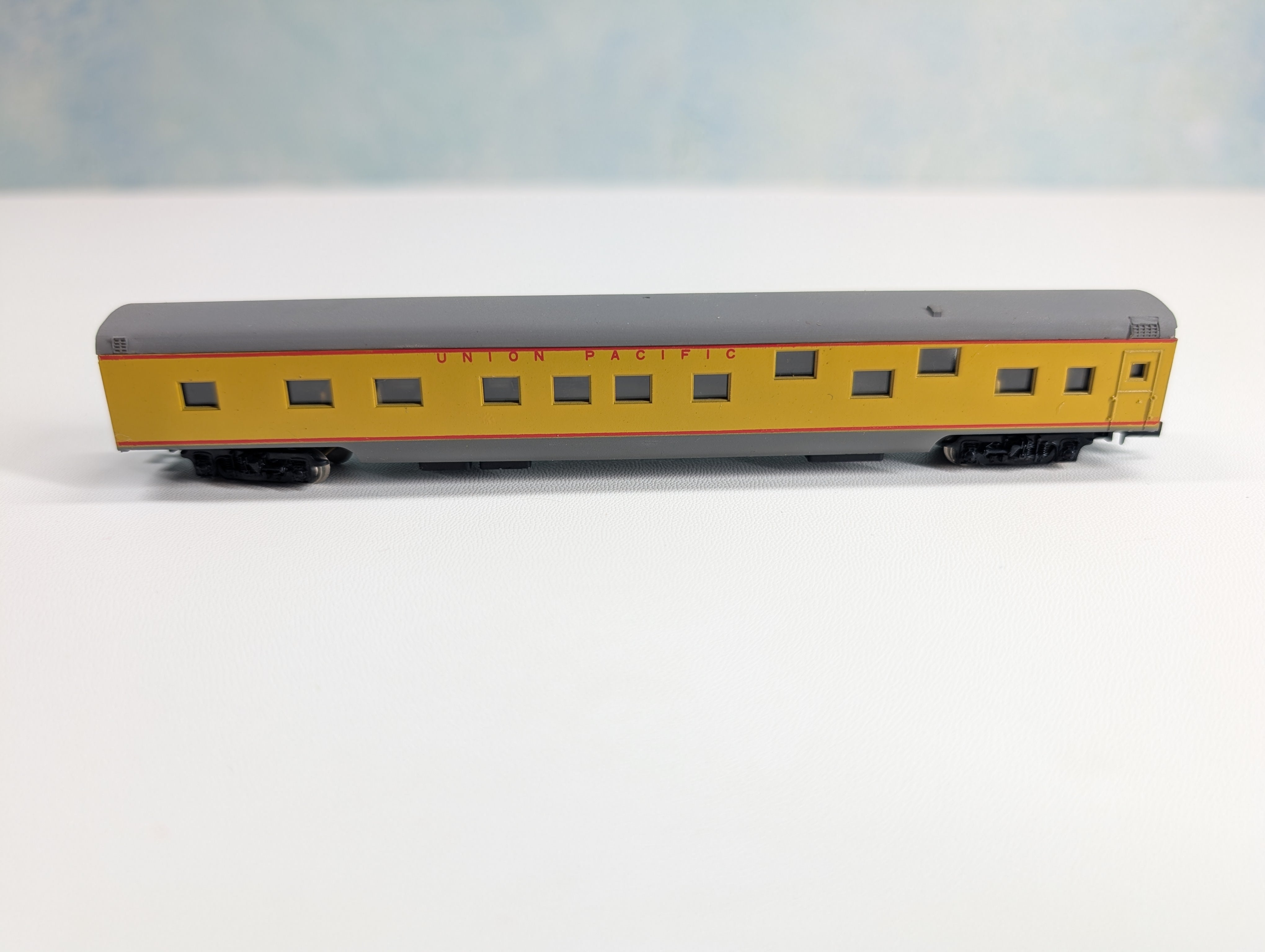USED Con-Cor N Scale Smoothside Coach Passenger Car Union Pacific