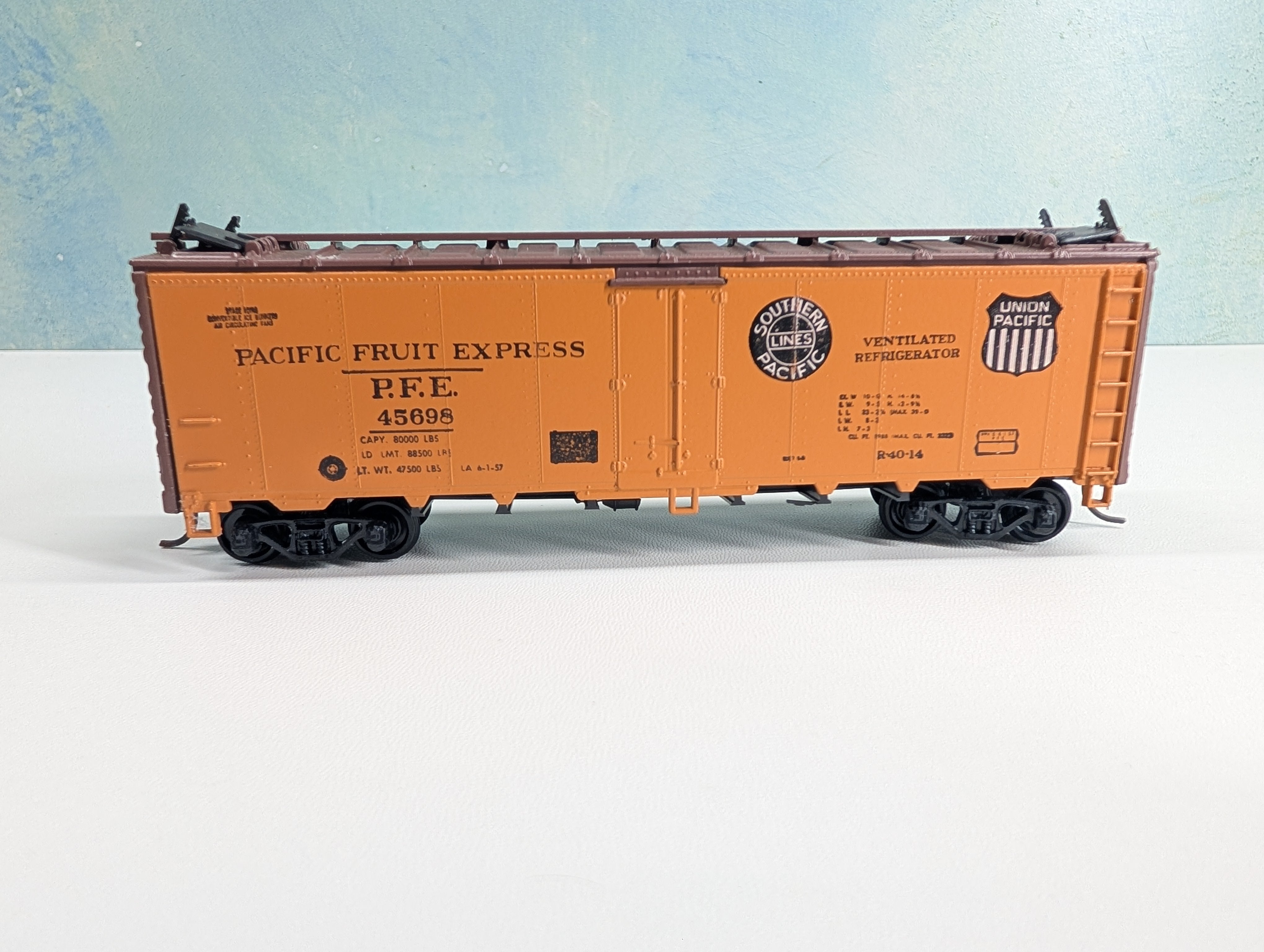 USED Athearn HO Scale 40' Reefer Box Car Pacific Fruit Express PFE #45698