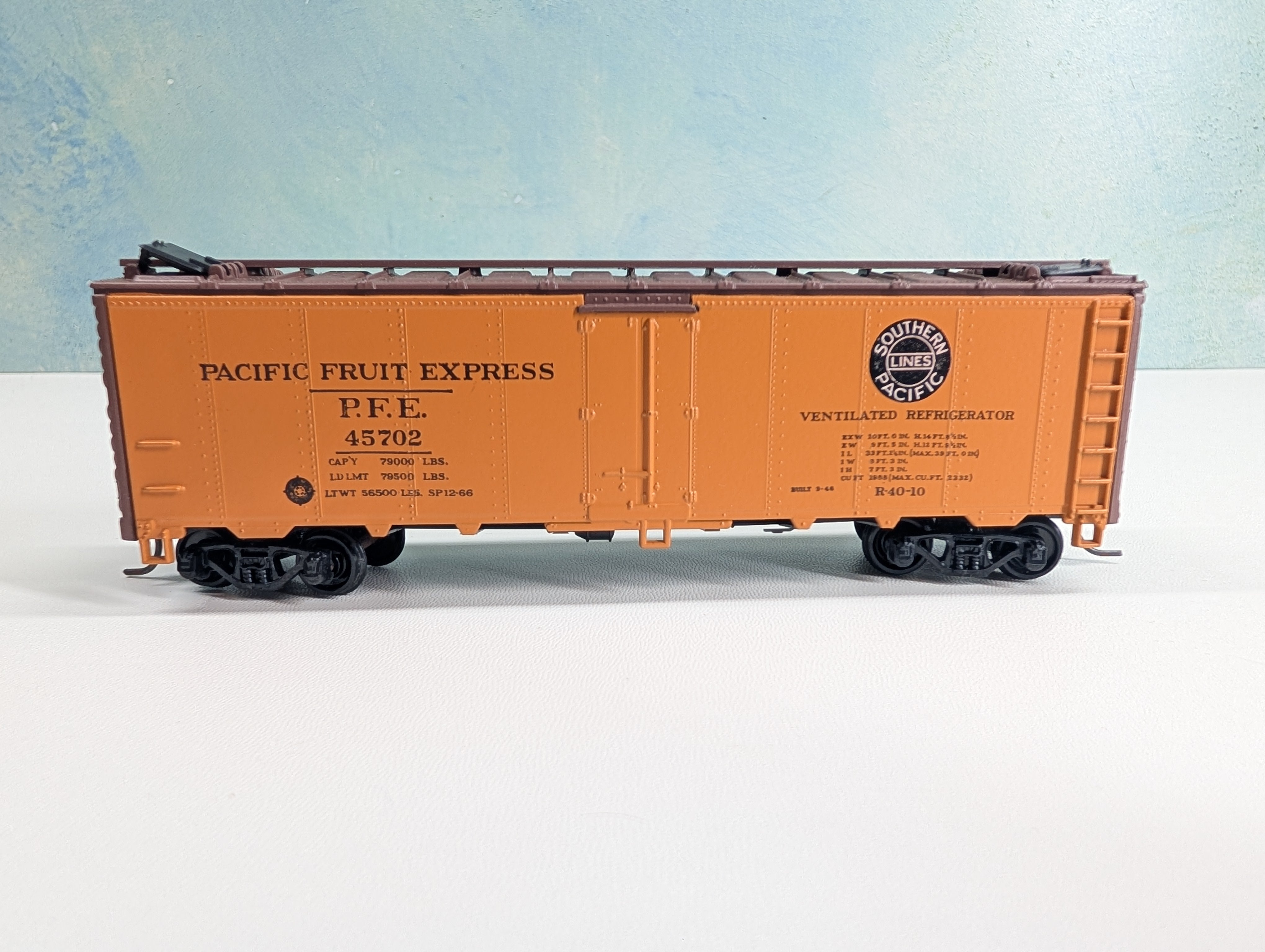 USED Athearn HO Scale 40' Reefer Box Car Pacific Fruit Express PFE #45702
