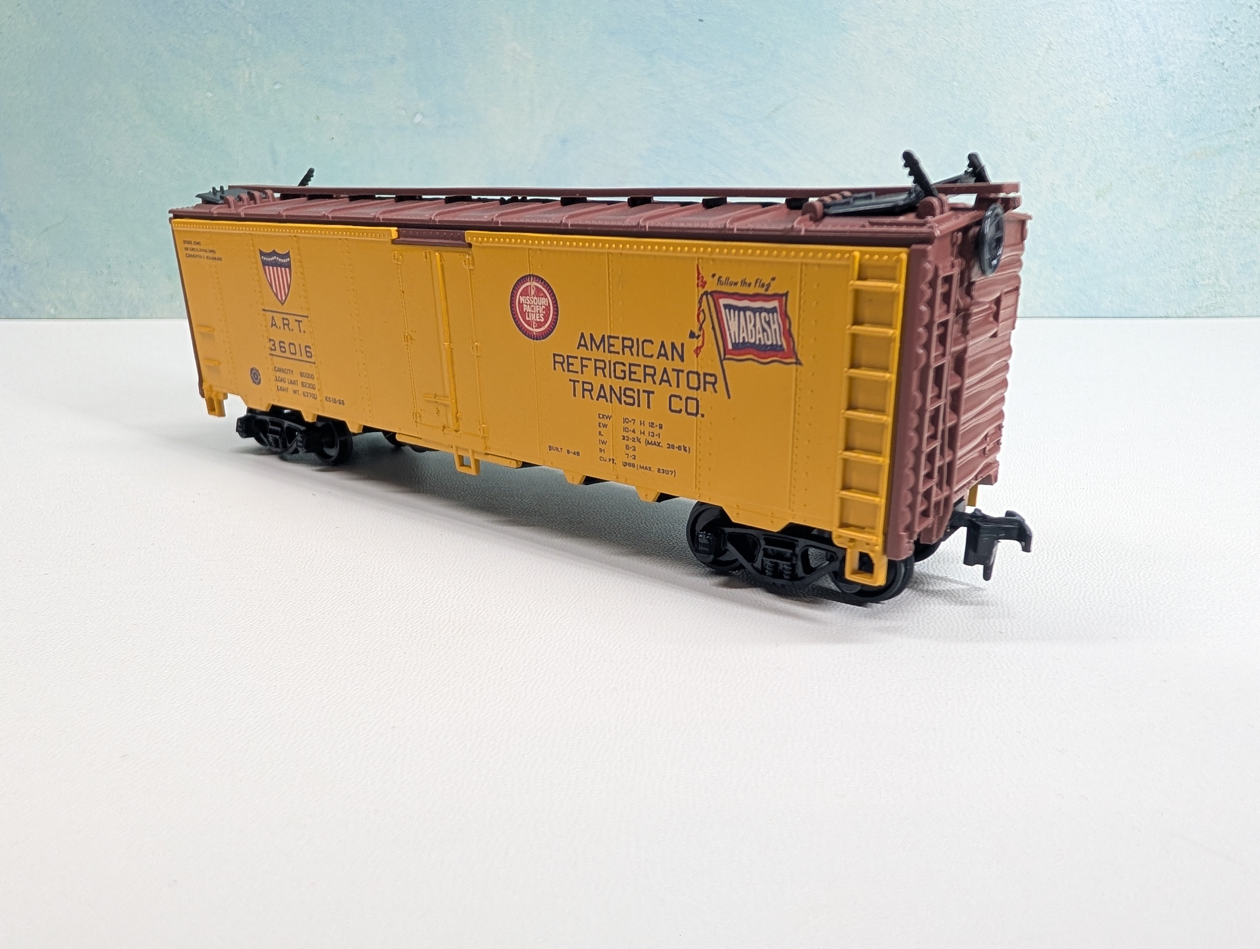 USED Athearn HO Scale 40' Reefer Box Car American Refrigerator Transit ART #36016