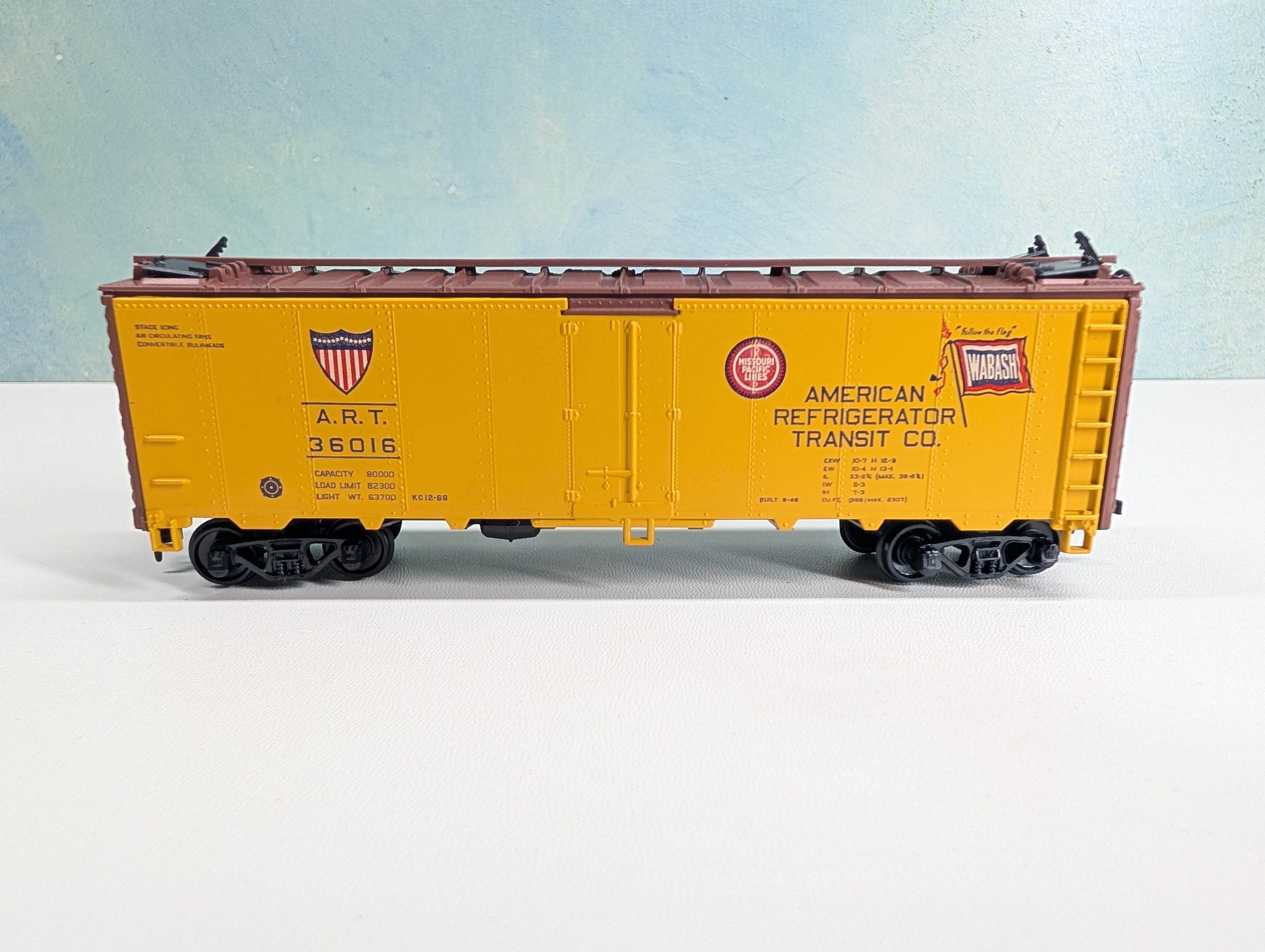 USED Athearn HO Scale 40' Reefer Box Car American Refrigerator Transit ART #36016