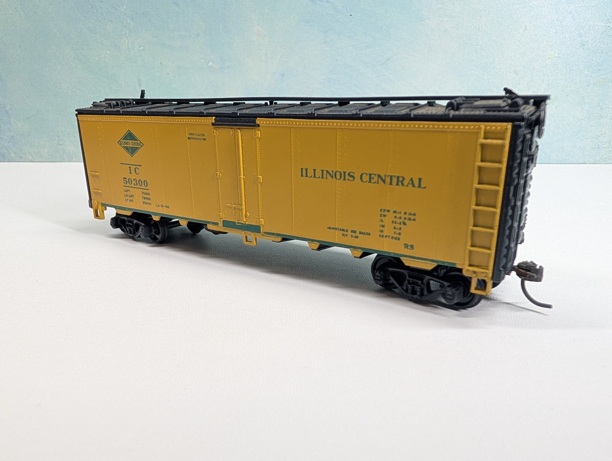 USED Athearn HO Scale 40' Reefer Box Car Illinois Central IC #50300