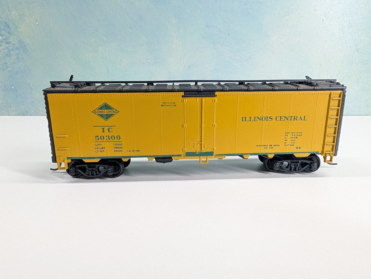 USED Athearn HO Scale 40' Reefer Box Car Illinois Central IC #50300
