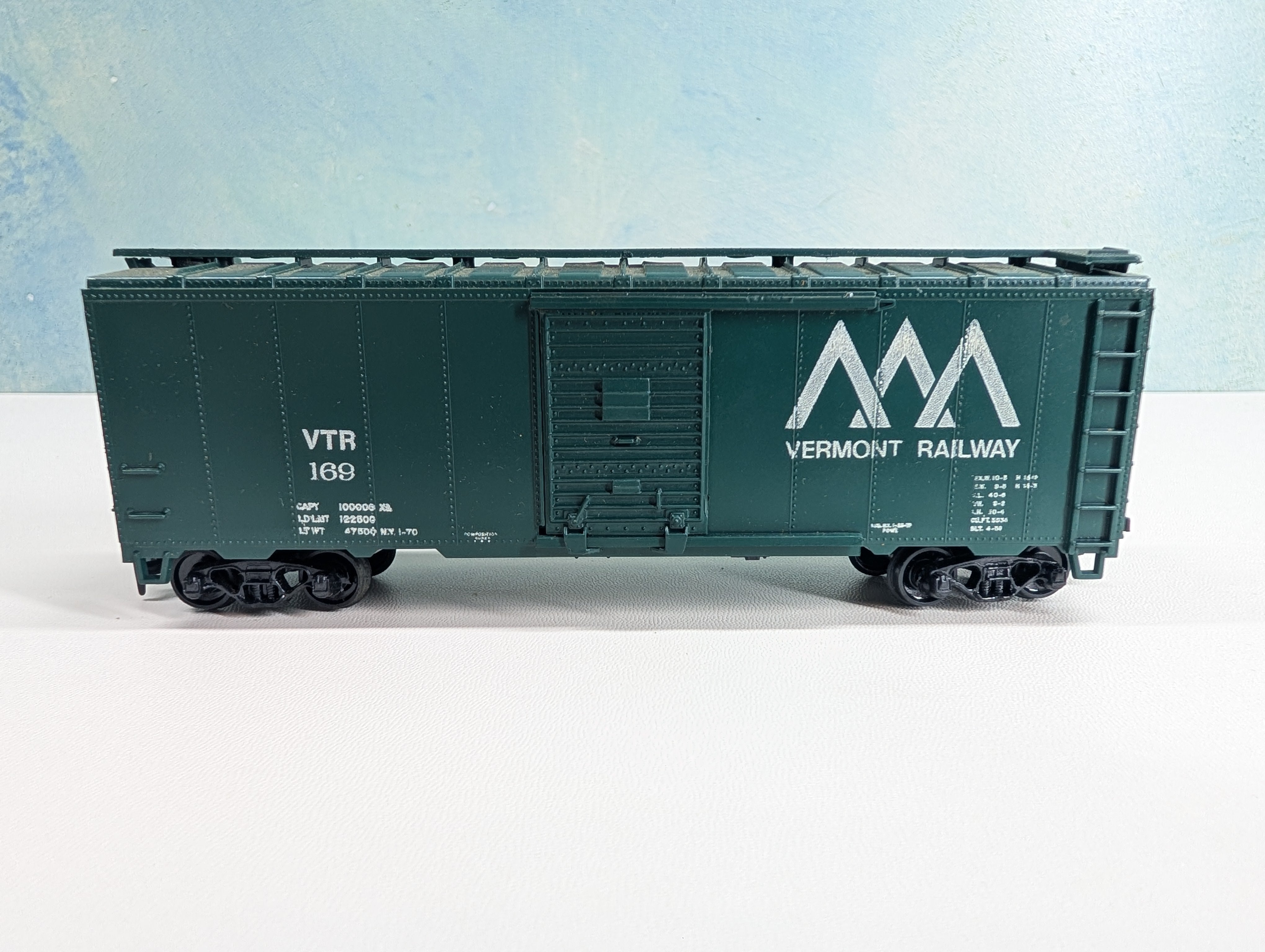 USED Athearn HO Scale 40' Box Car Vermont Railway VTR #169