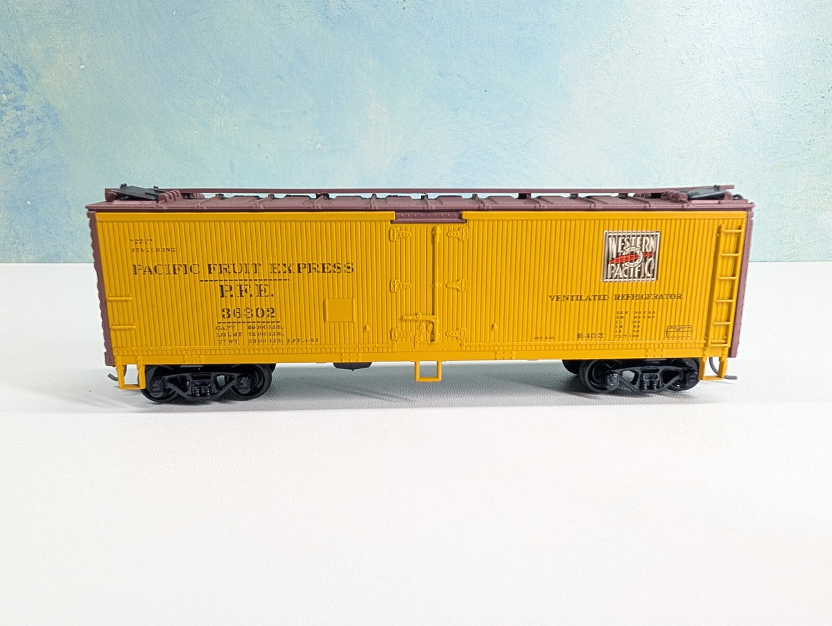 USED Athearn HO Scale 40' Wood Reefer Box Car Pacific Fruit Express PFE #36302 WP