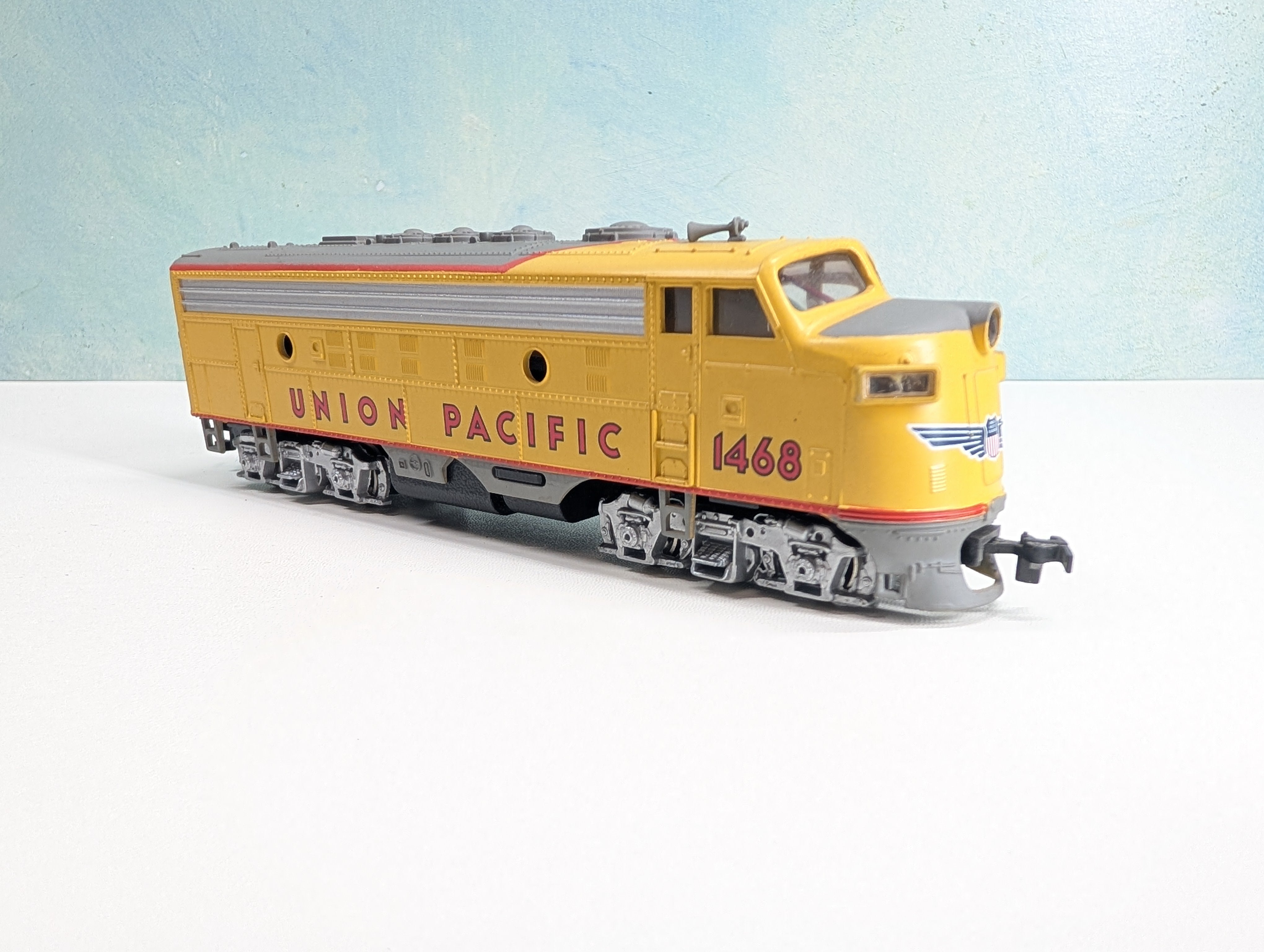 USED Bachmann HO Scale EMD F9 Diesel Locomotive Union Pacific #1468 Tested! DC