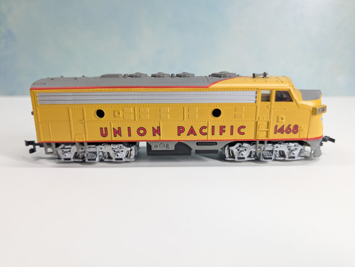 USED Bachmann HO Scale EMD F9 Diesel Locomotive Union Pacific #1468 Tested! DC