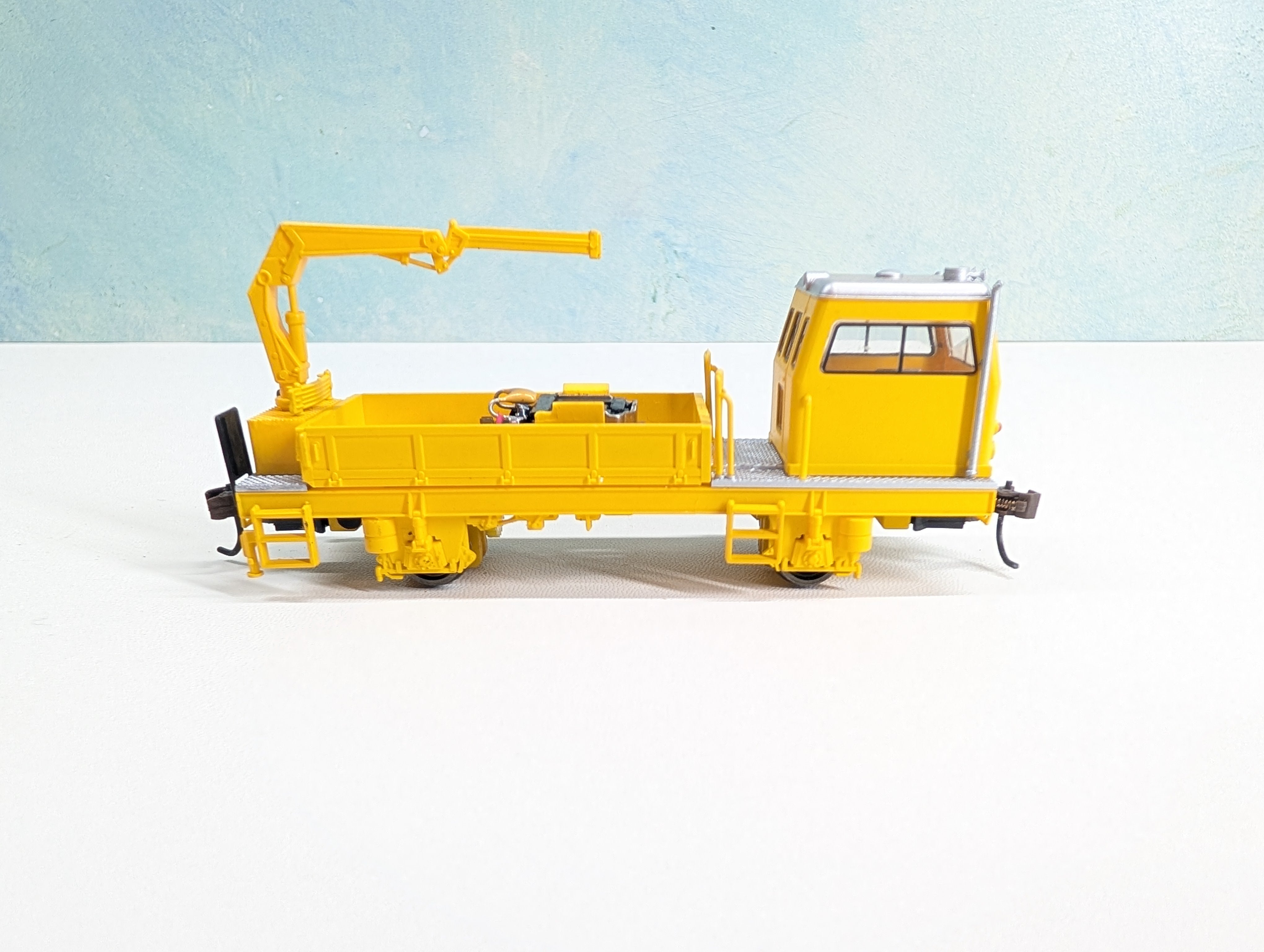 USED Bachmann 16948 HO Scale Self Propelled Ballast Vehicle w/ Crane Maintenance of Way Tested! DC