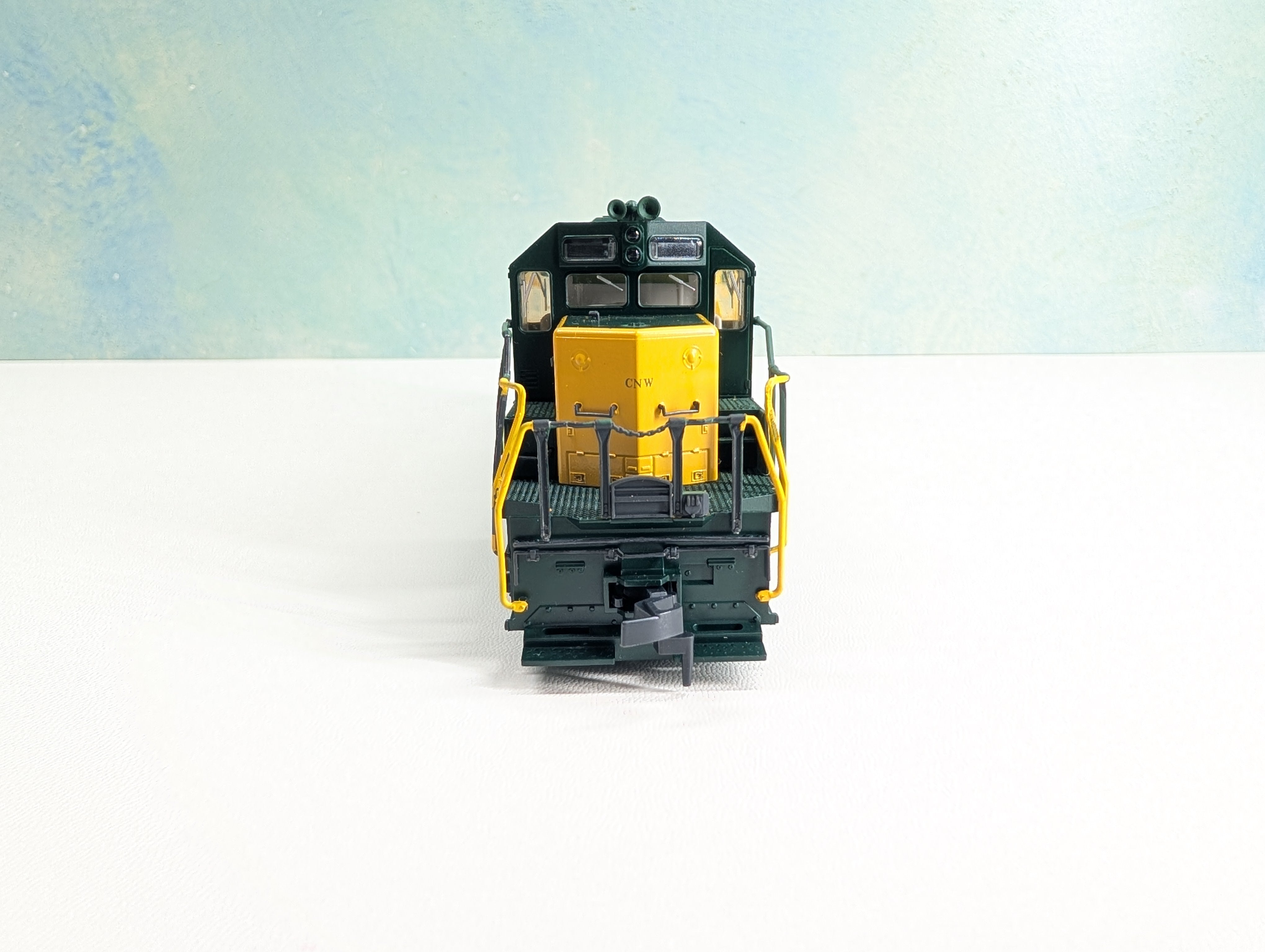 USED KATO 37-018 HO Scale EMD SD40 Diesel Locomotive Chicago & North Western CNW #928 Runs Great! DC