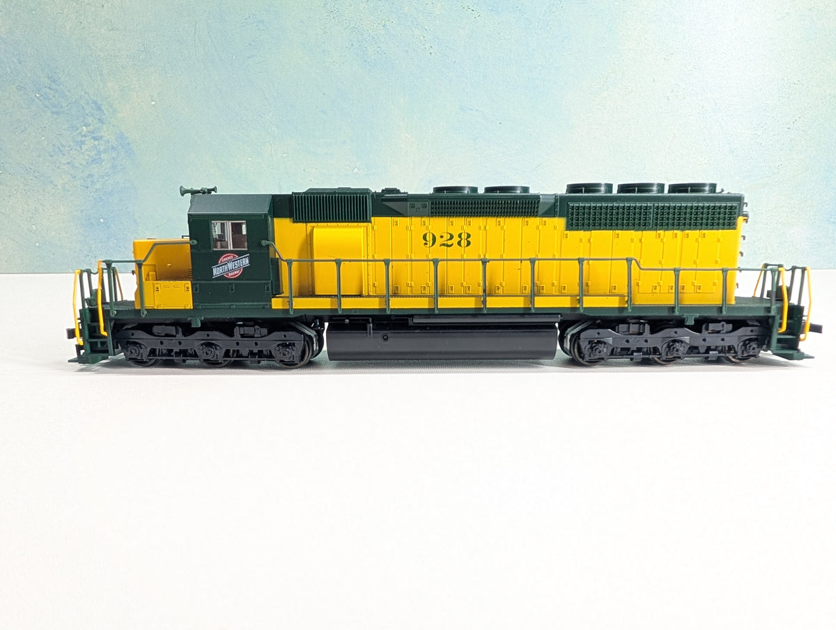 USED KATO 37-018 HO Scale EMD SD40 Diesel Locomotive Chicago & North Western CNW #928 Runs Great! DC