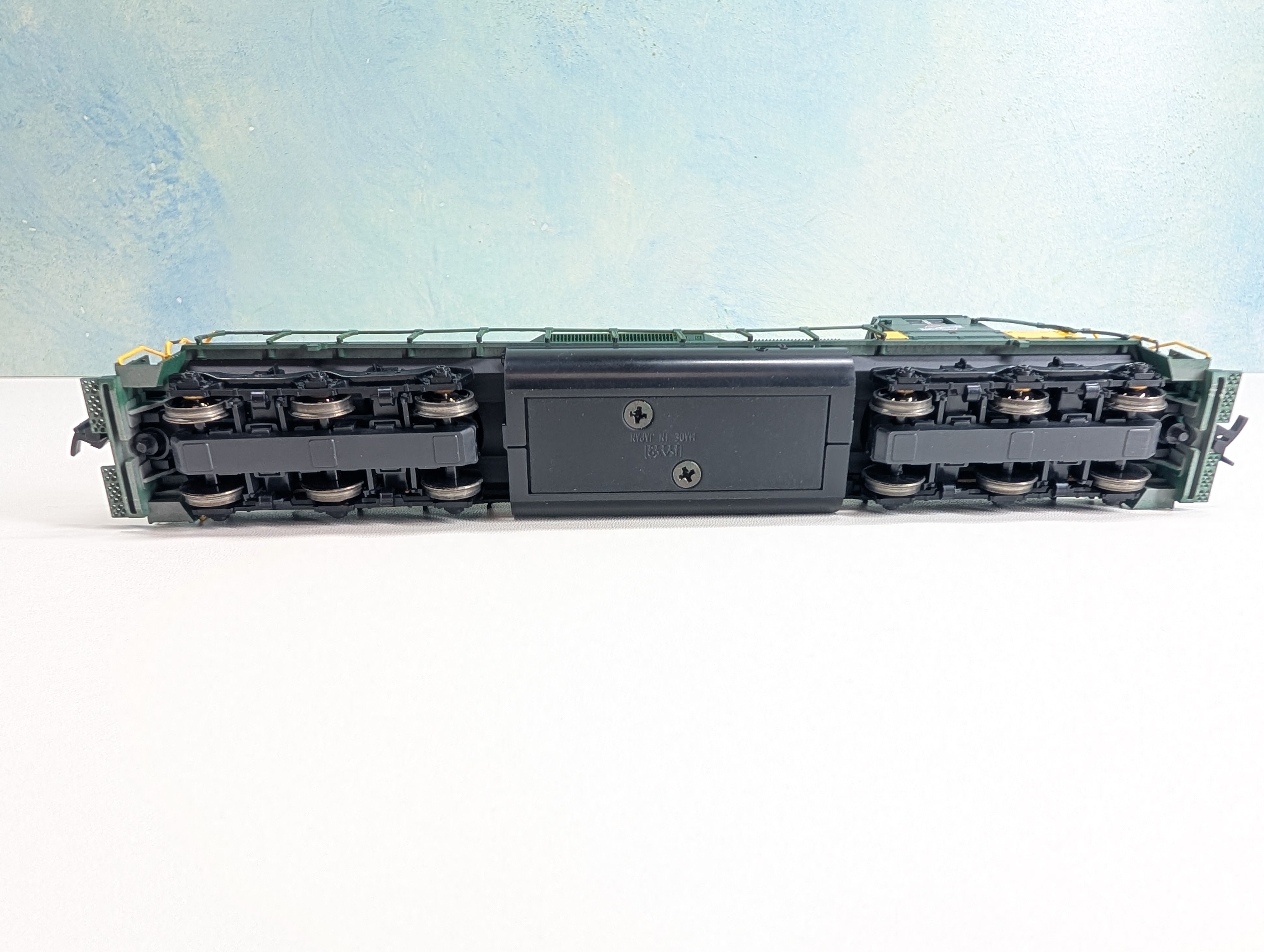 USED KATO 37-018 HO Scale EMD SD40 Diesel Locomotive Chicago & North Western CNW #928 Runs Great! DC
