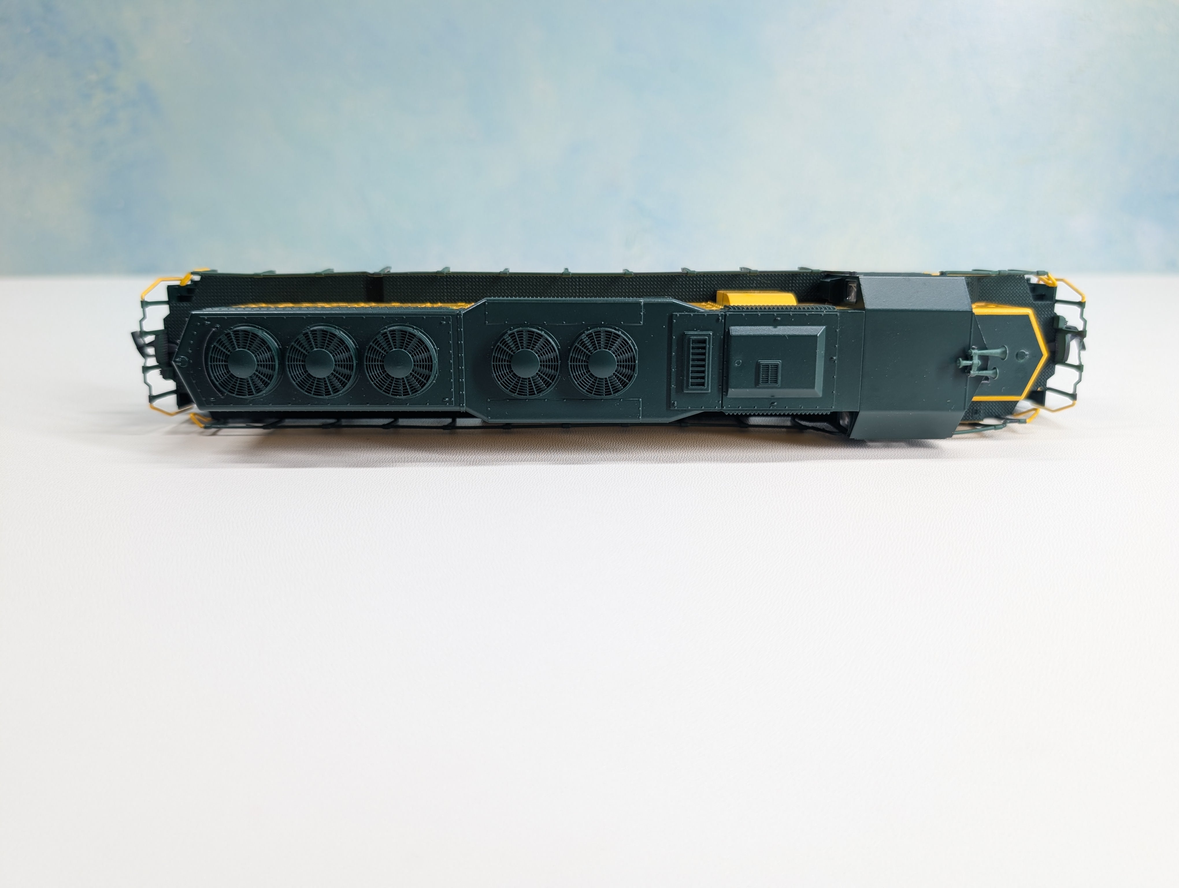 USED KATO 37-018 HO Scale EMD SD40 Diesel Locomotive Chicago & North Western CNW #928 Runs Great! DC