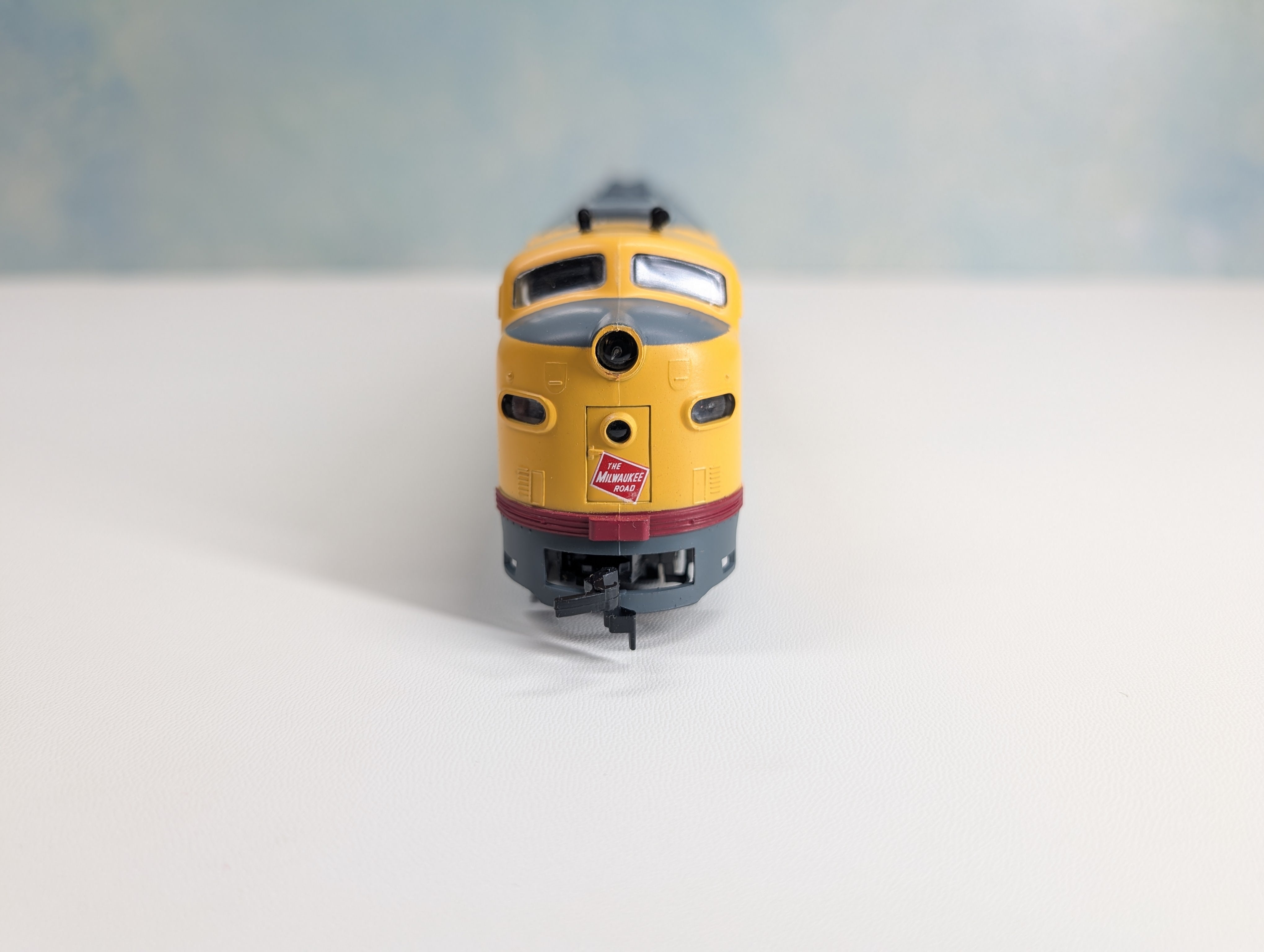 USED IHC 1940 HO Scale E-8A Diesel Locomotive Milwaukee Road #32A Unpowered