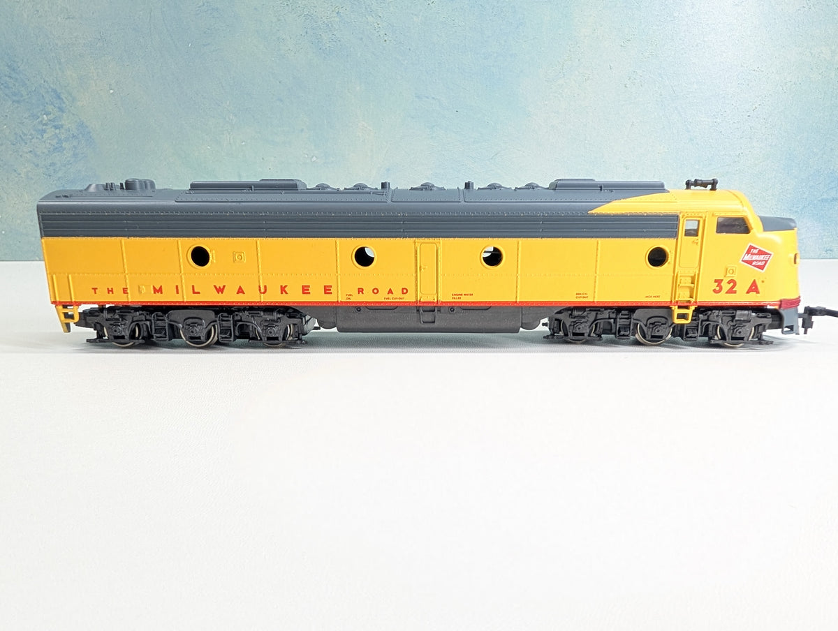 USED IHC 1940 HO Scale E-8A Diesel Locomotive Milwaukee Road #32A Tested! DC