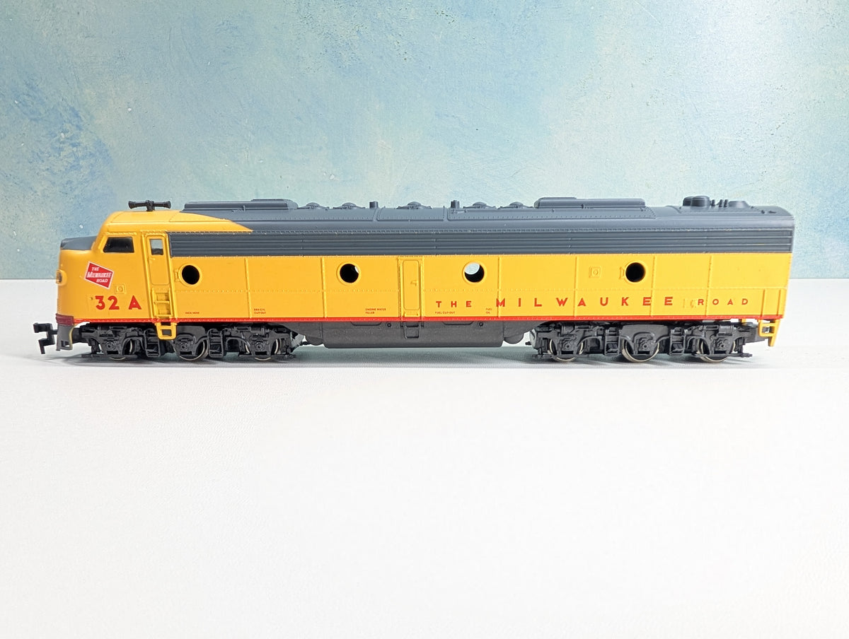 USED IHC 1940 HO Scale E-8A Diesel Locomotive Milwaukee Road #32A Tested! DC
