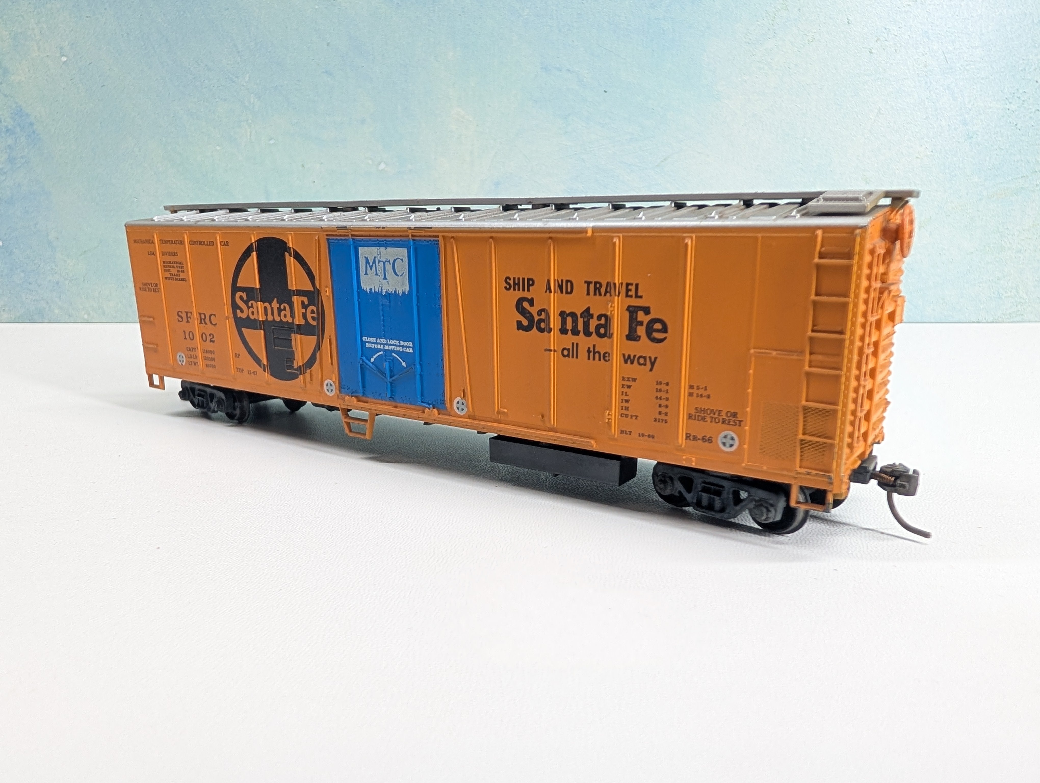 USED Athearn HO Scale 50' OB Reefer Box Car Santa Fe SFRC #1002