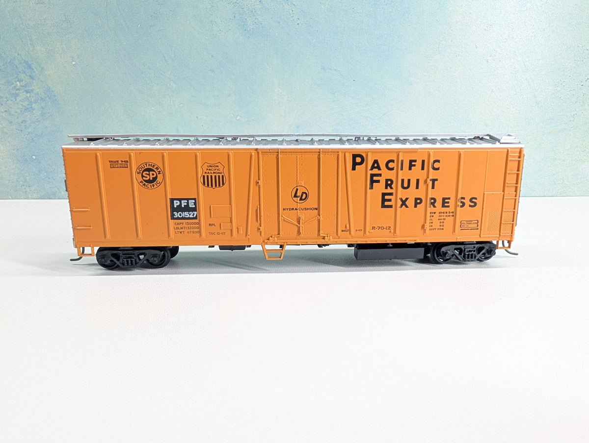USED Athearn HO Scale 50' OB Reefer Box Car Pacific Fruit Express PFE #301527