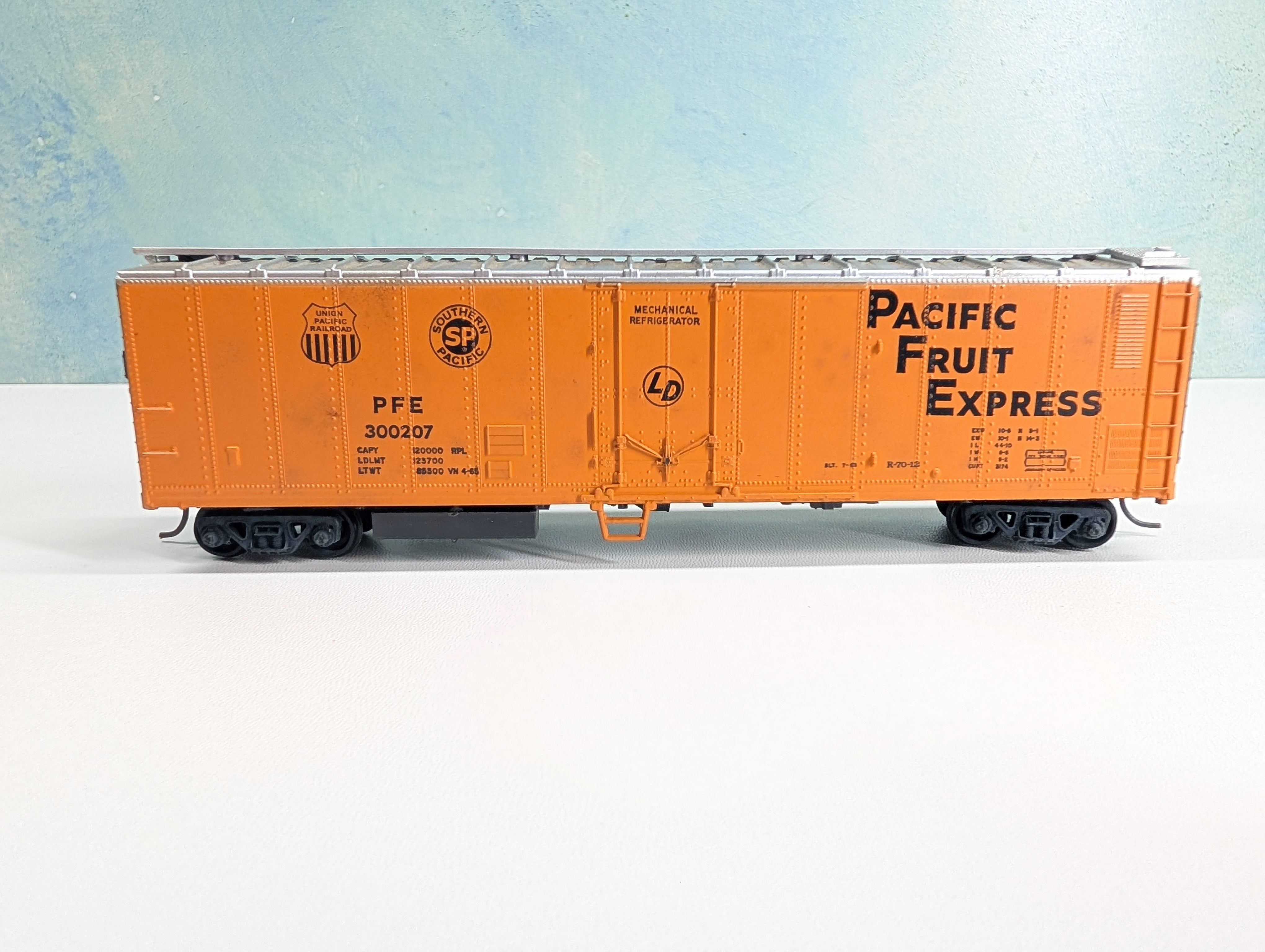 USED Athearn HO Scale 50' Reefer Box Car Pacific Fruit Express PFE #300207