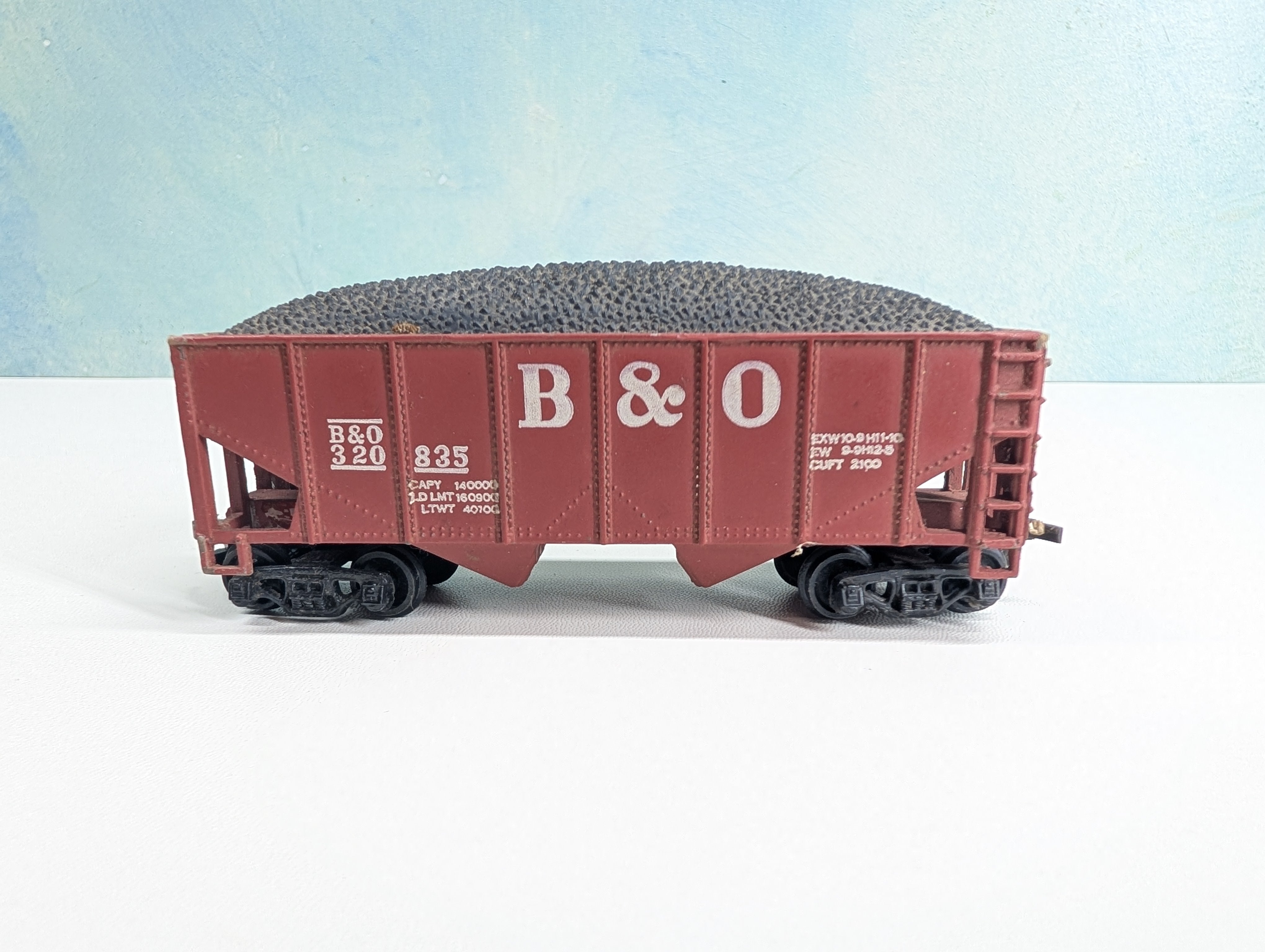 USED HO Scale 2 Bay Hopper with Coal Baltimore and Ohio B&O #320835